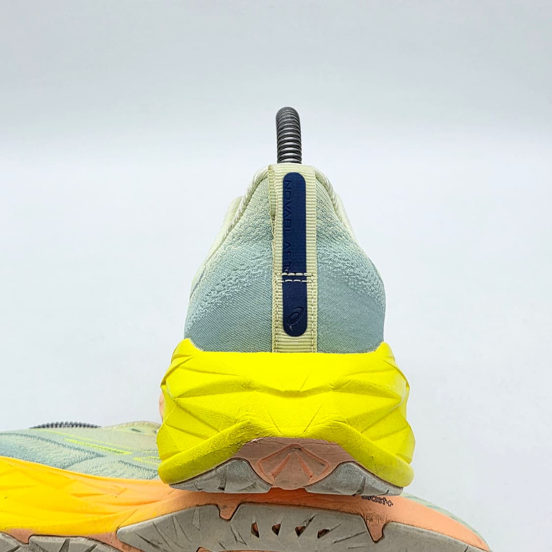 아식스 노바블라스트 4 쿨 마차 세이프티 옐로우 (255) 상품이미지2