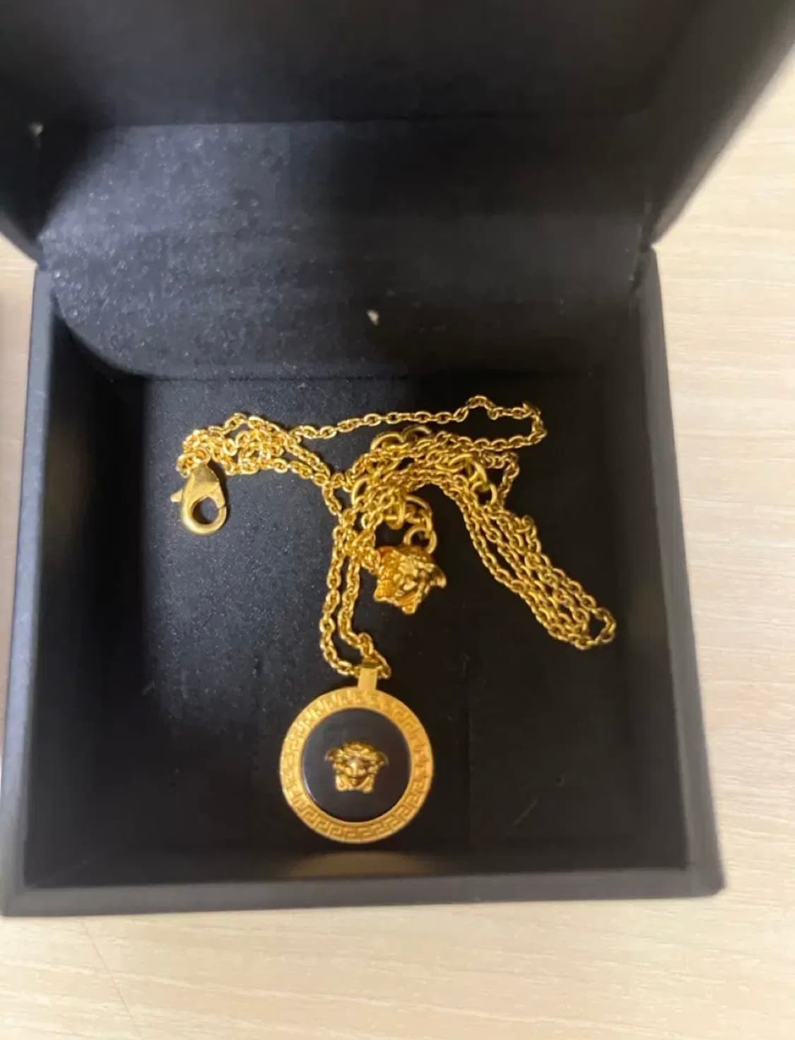 베르사체 메두사 목걸이 상품이미지1