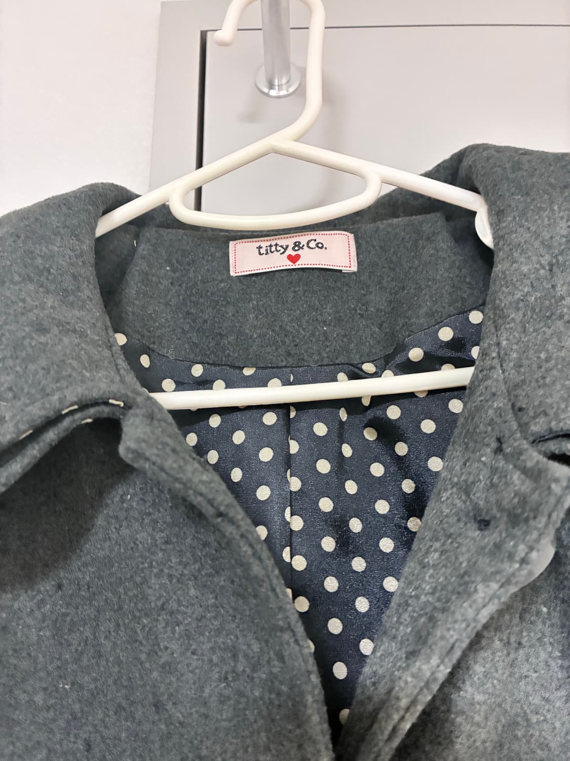 도트 디테일 그레이 코트 상품이미지3