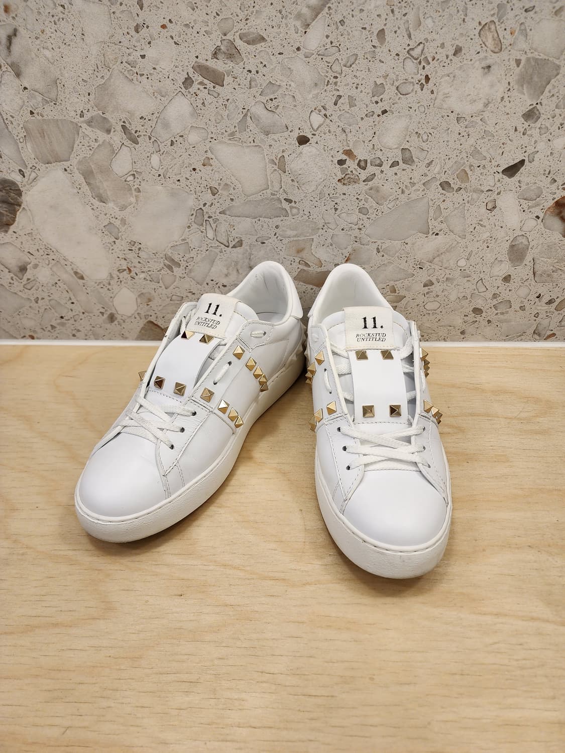 발렌티노 히든오픈 언타이틀 락스터드 스니커즈 37 상품이미지1