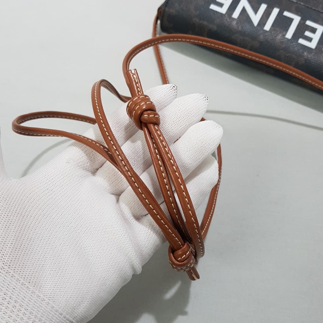 셀린느 트리오페 트라이앵글 숄더 크로스백 상품이미지6