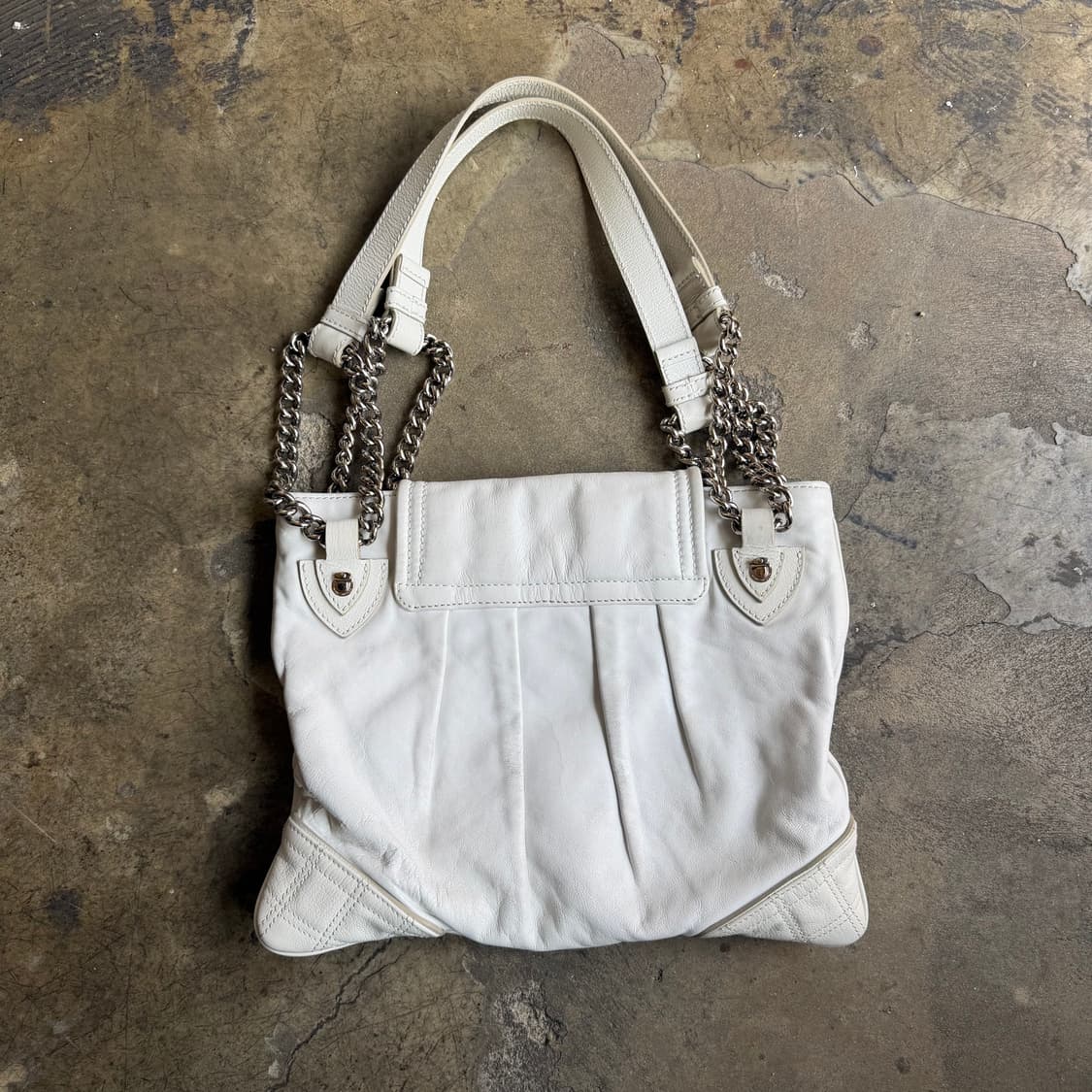 마크제이콥스 크림 레더 체인 숄더백 상품이미지5