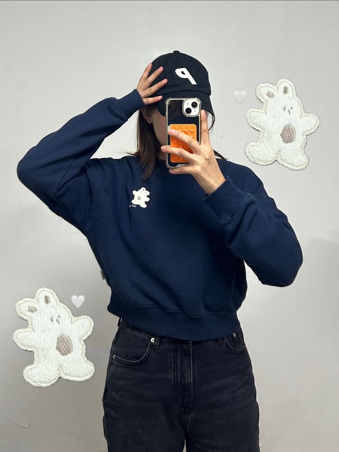 키르시 위티 버니 와펜 크롭 맨투맨 네이비 상품이미지1