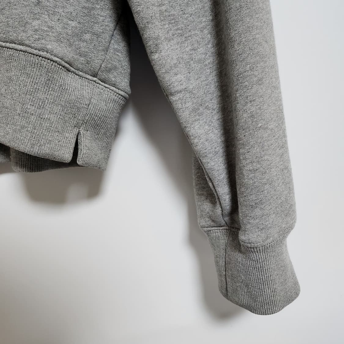 [L] 오프화이트 그레이 마커 애로우 맨투맨 상품이미지4