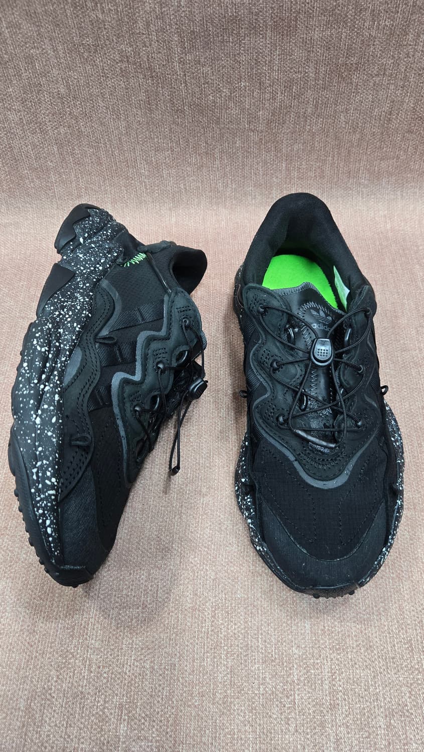 아디다스 240mm-  Ozweego 오즈위고 올블랙 스니커즈 상품이미지1