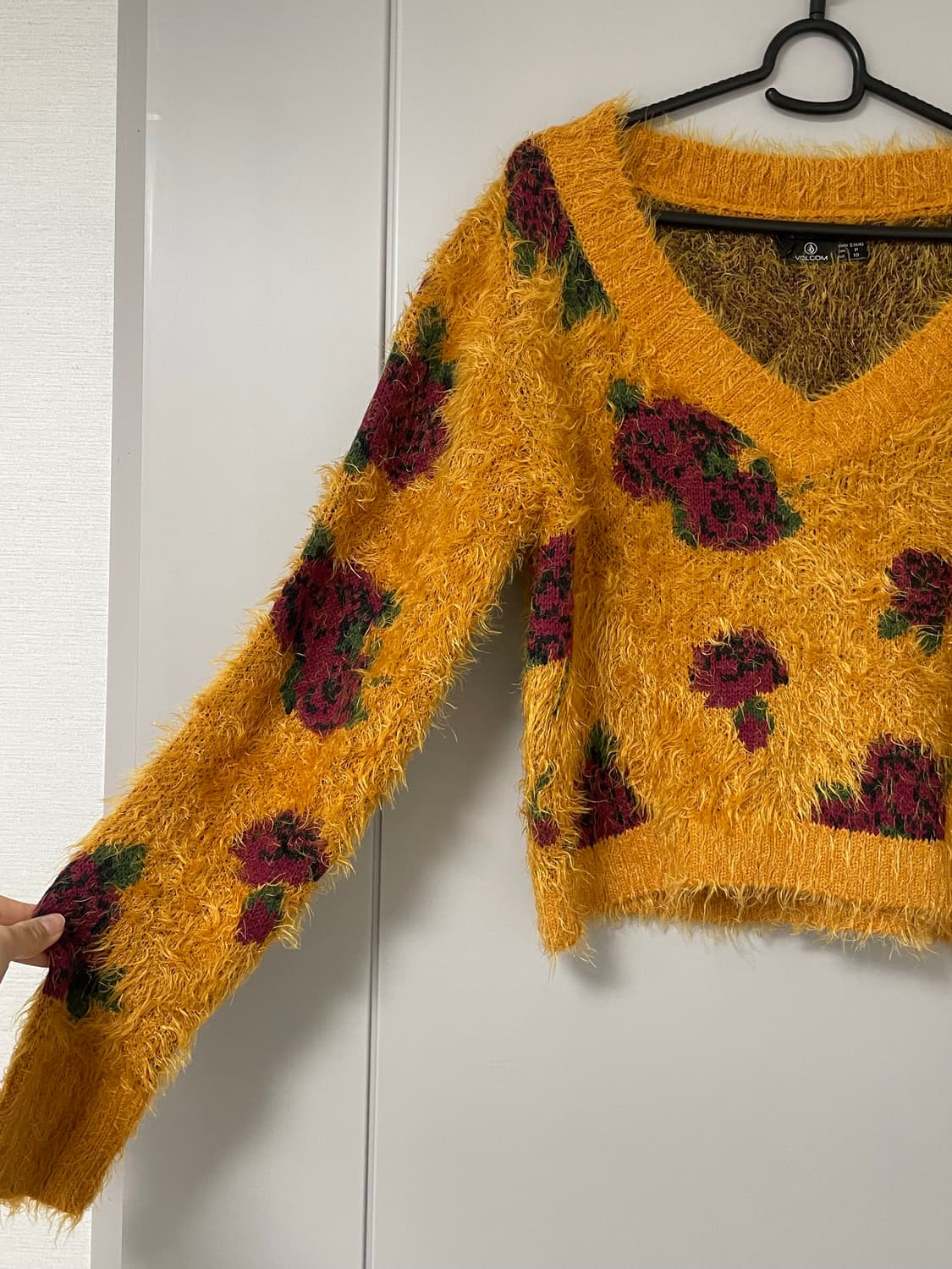 볼컴 브이넥 니트 S 상품이미지2