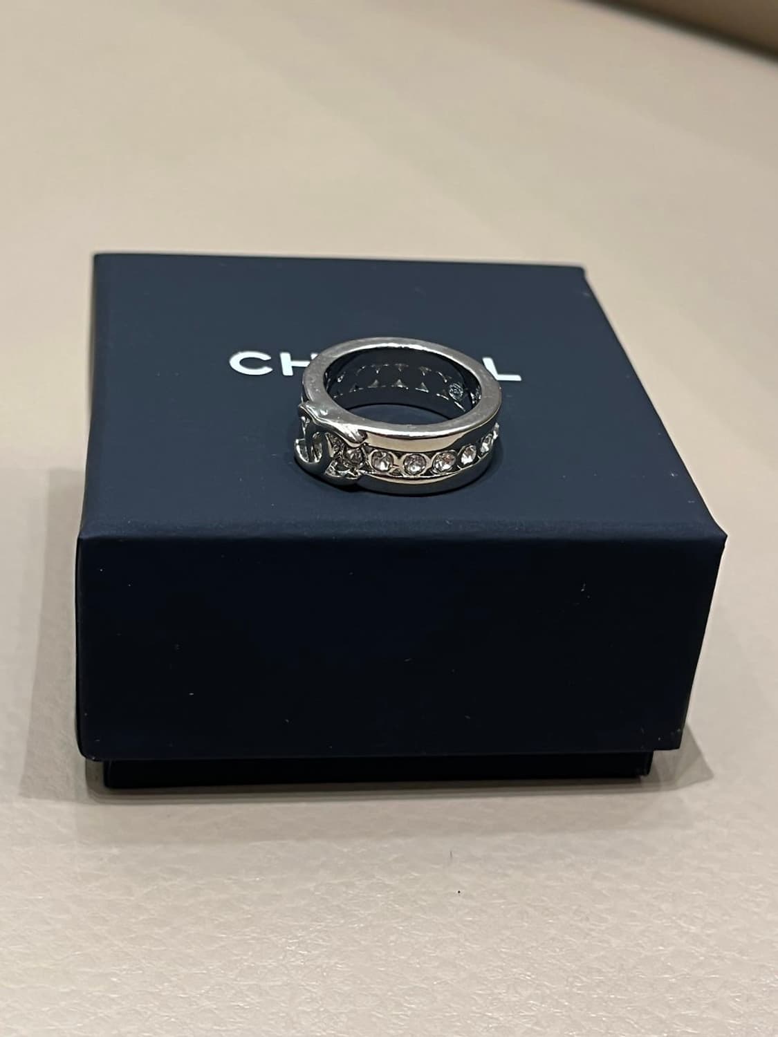 샤넬 정품 업사이클링 CC 크리스탈 실버 반지 링 ​ 상품이미지3