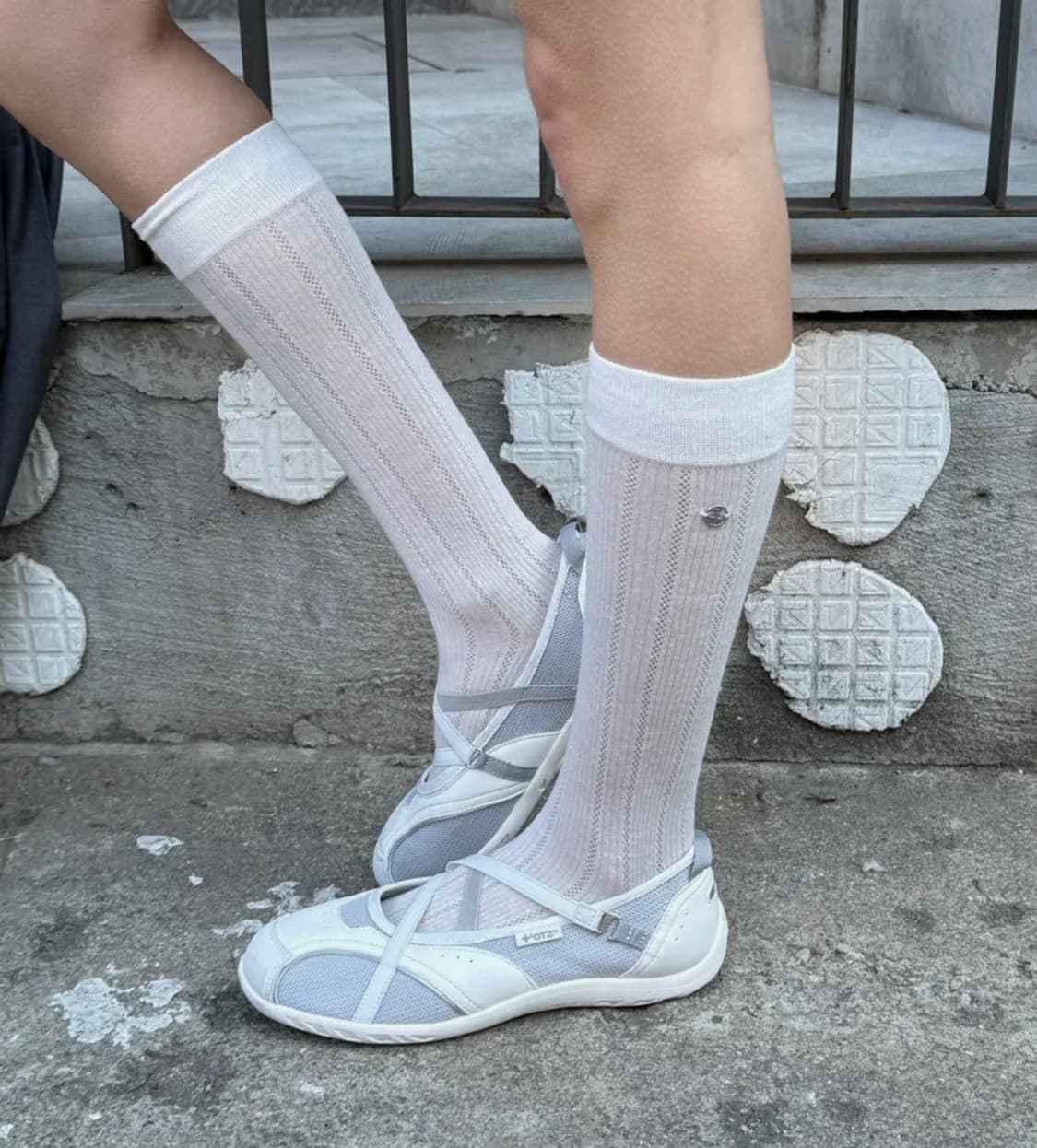 오찌 otz 로마리 밴딩 스니커즈 화이트 220 상품이미지1