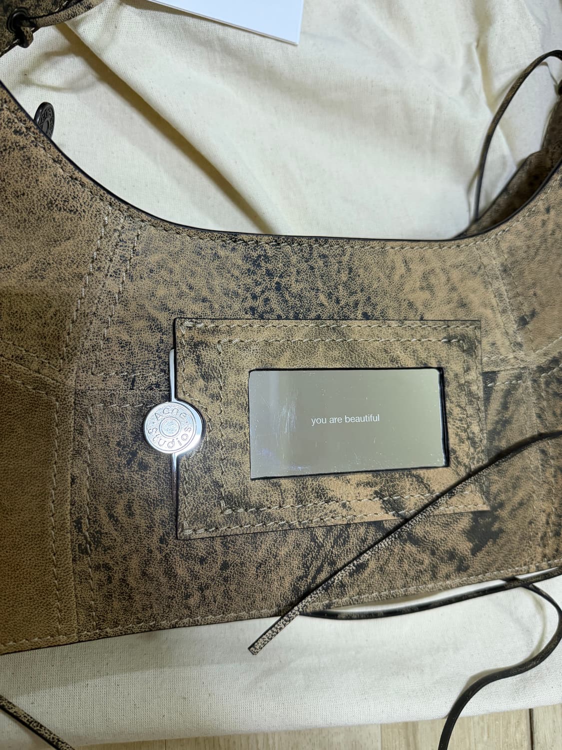 아크네 스튜디오 플랫 미니 숄더백 레더 패치워크 상품이미지3