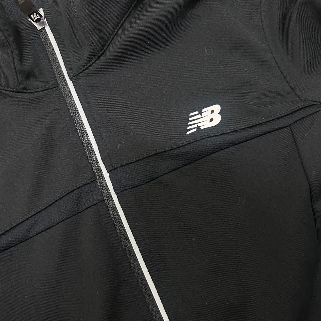 뉴발란스 여성 기능성 집업 져지 운동복 블랙 90(M) 상품이미지4