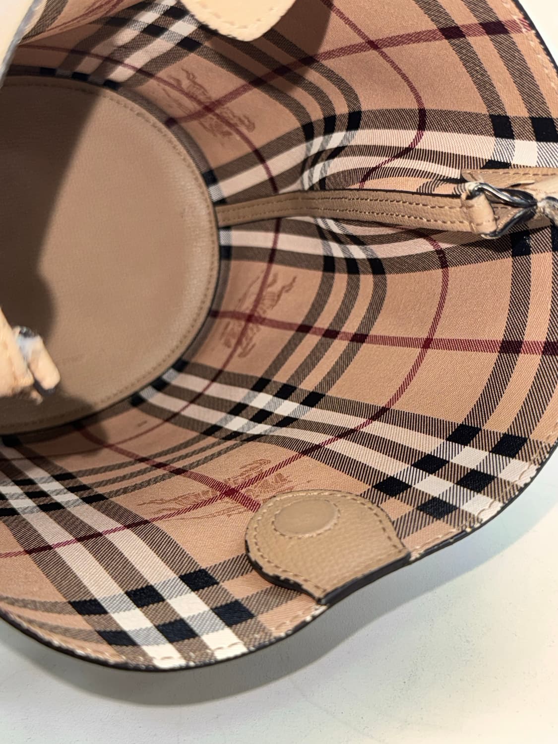 버버리 헤이마켓 버킷백(한국명품감정서) 상품이미지7