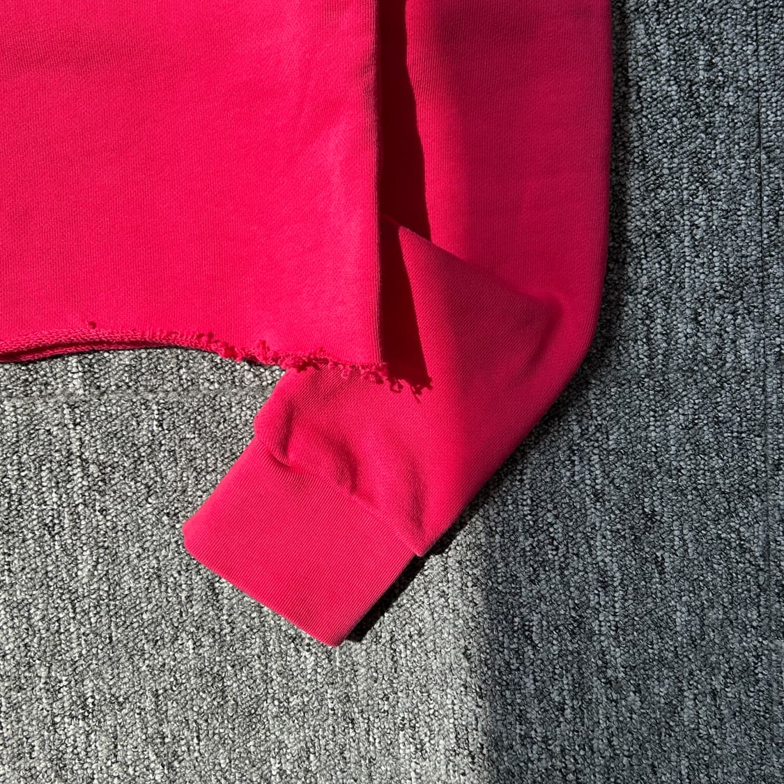 아디다스 핑크 리메이크 크롭 맨투맨 상품이미지3