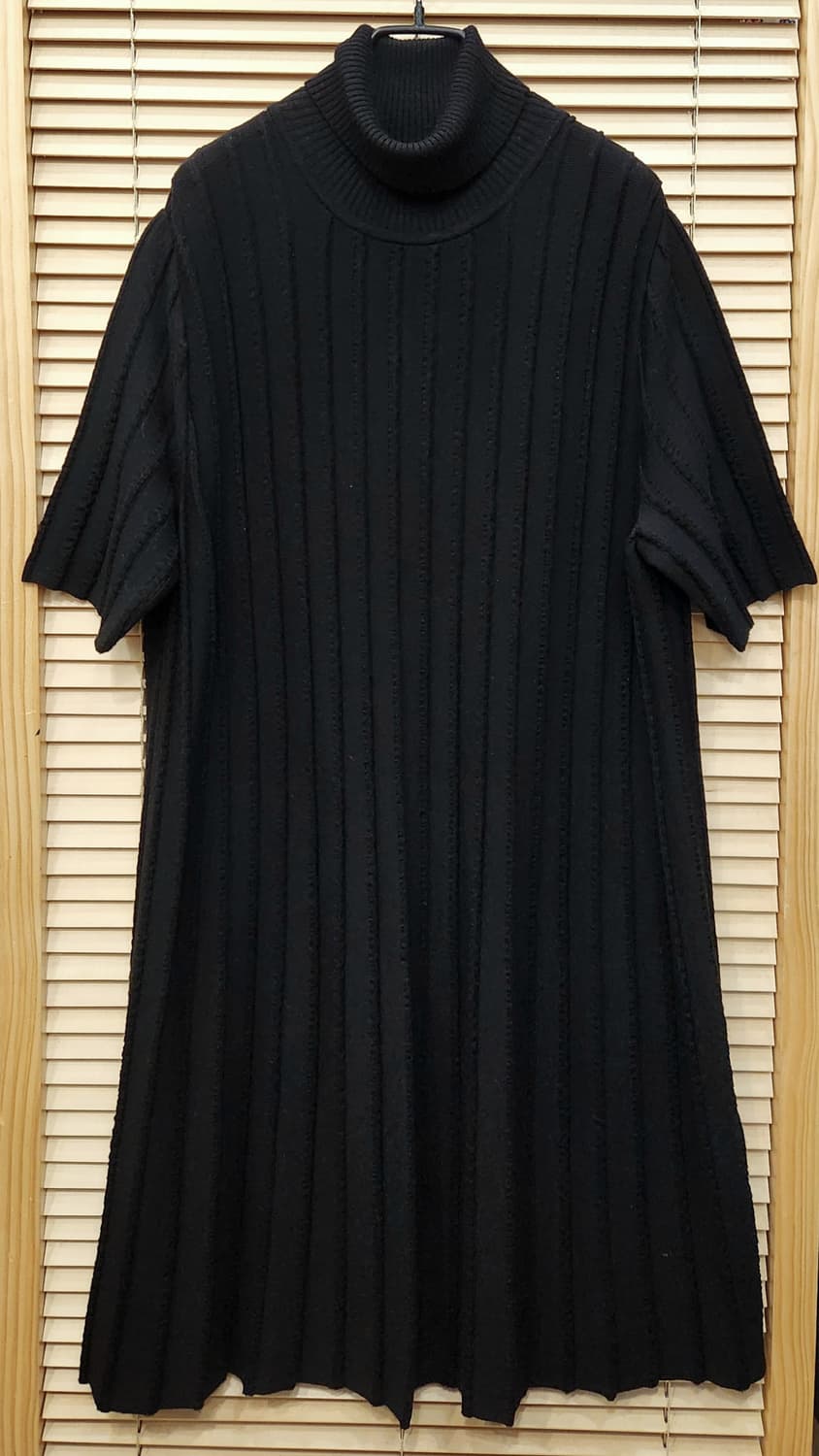 COS 코스 블랙 골지터틀넥 플리츠 니트원피스 상품이미지1