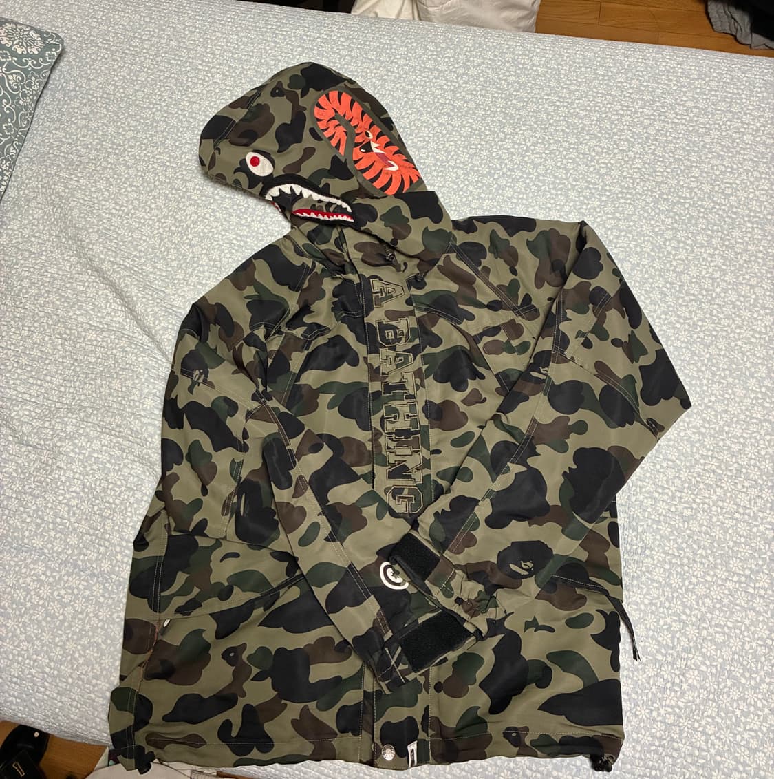 베이프 바람막이 팝니다 상품이미지3