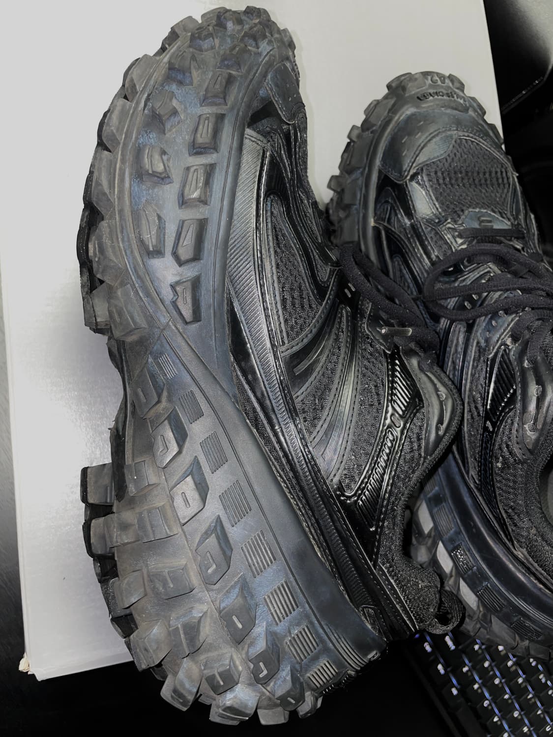 발렌시아가 디펜더 42 블랙 상품이미지2