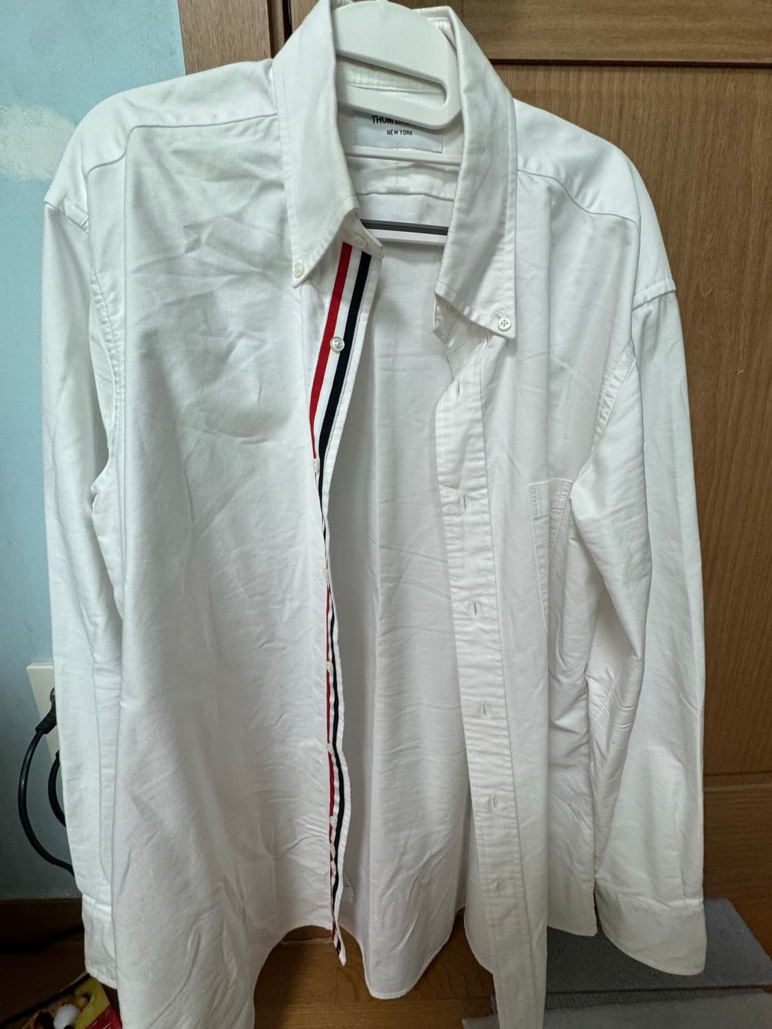 톰브라운 화이트 셔츠 삼선탭 상품이미지1