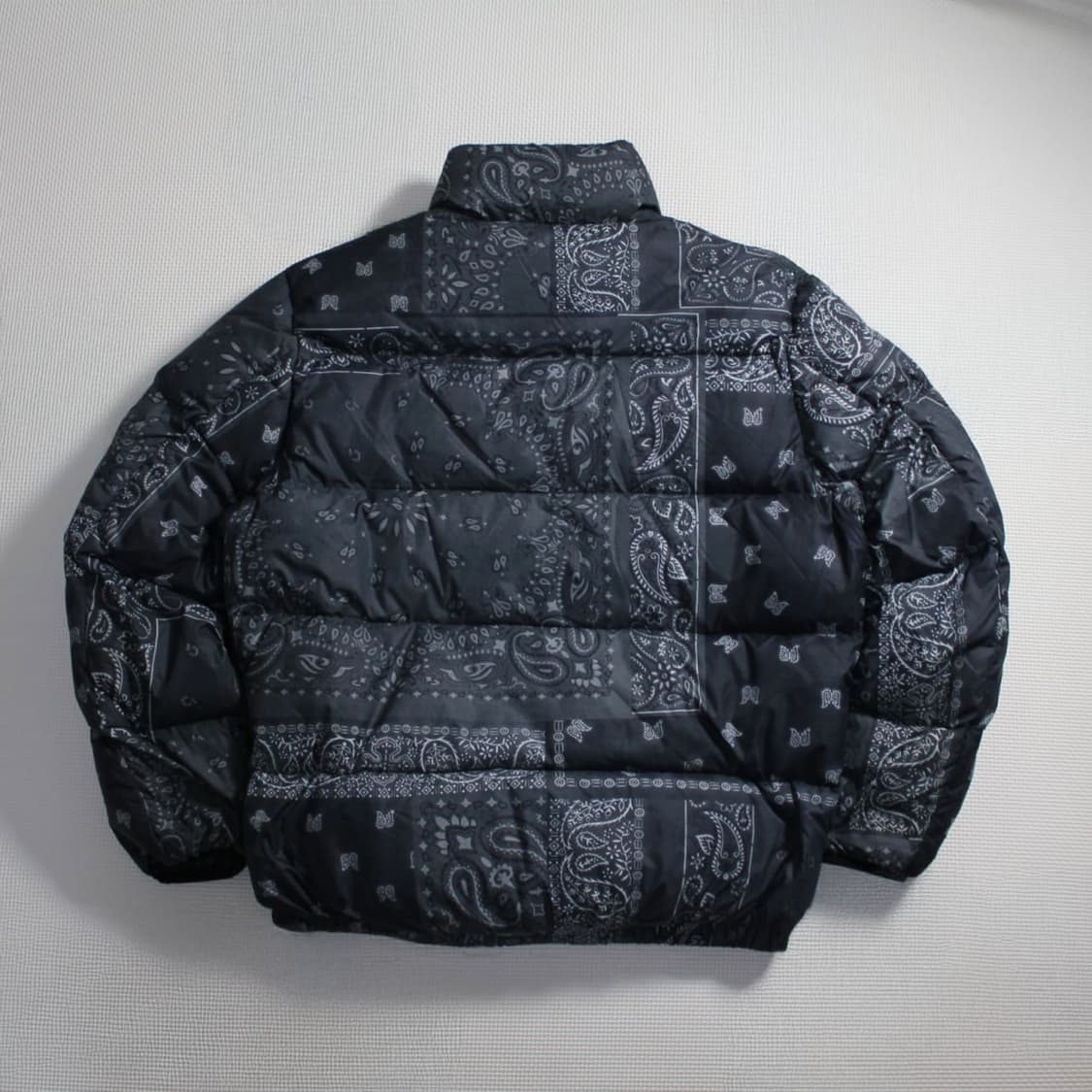 2021 thisisneverthat® 디네뎃 밴다나 다운 블랙 패딩 상품이미지2