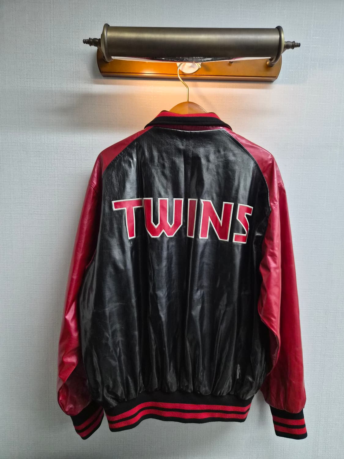 105) 데상트 17시즌 LG트윈스 유광 춘추 점퍼 팝니다 상품이미지2