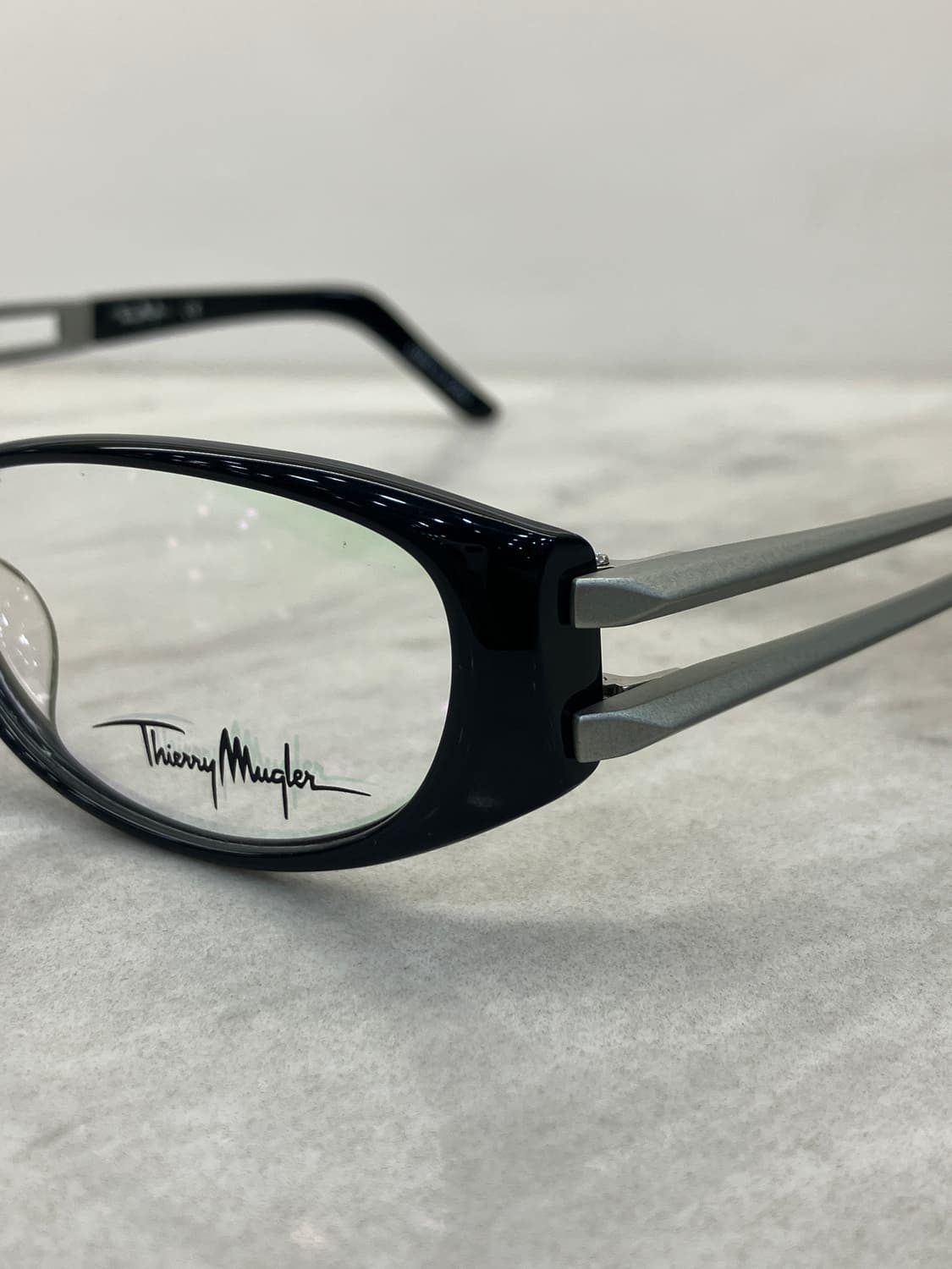 티에리 뮈글러 Thierry Mugler 블랙 실버렉 오벌 뿔테 안경 상품이미지8