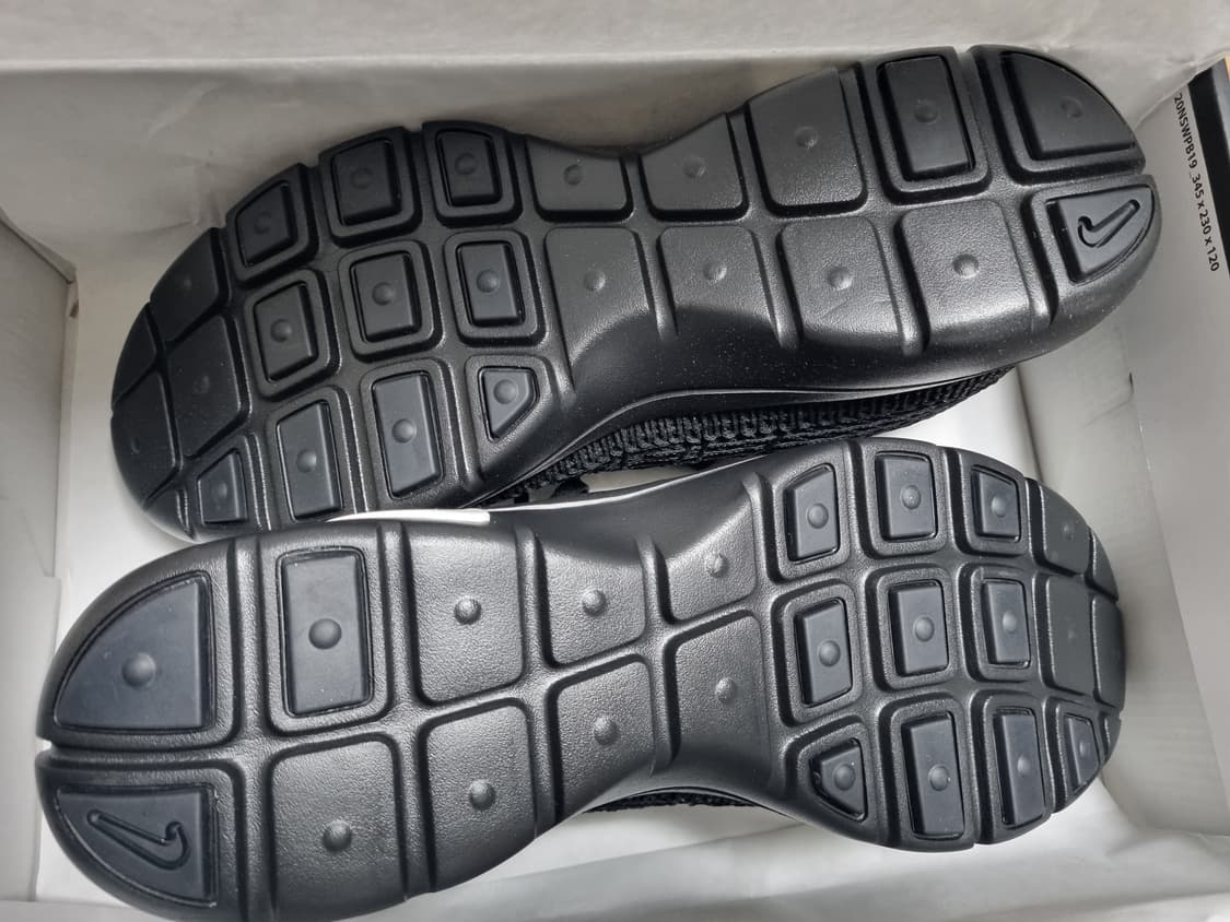 나이키 x 꼼데가르송 옴므 플러스 에어 리주버네이트 285 상품이미지3