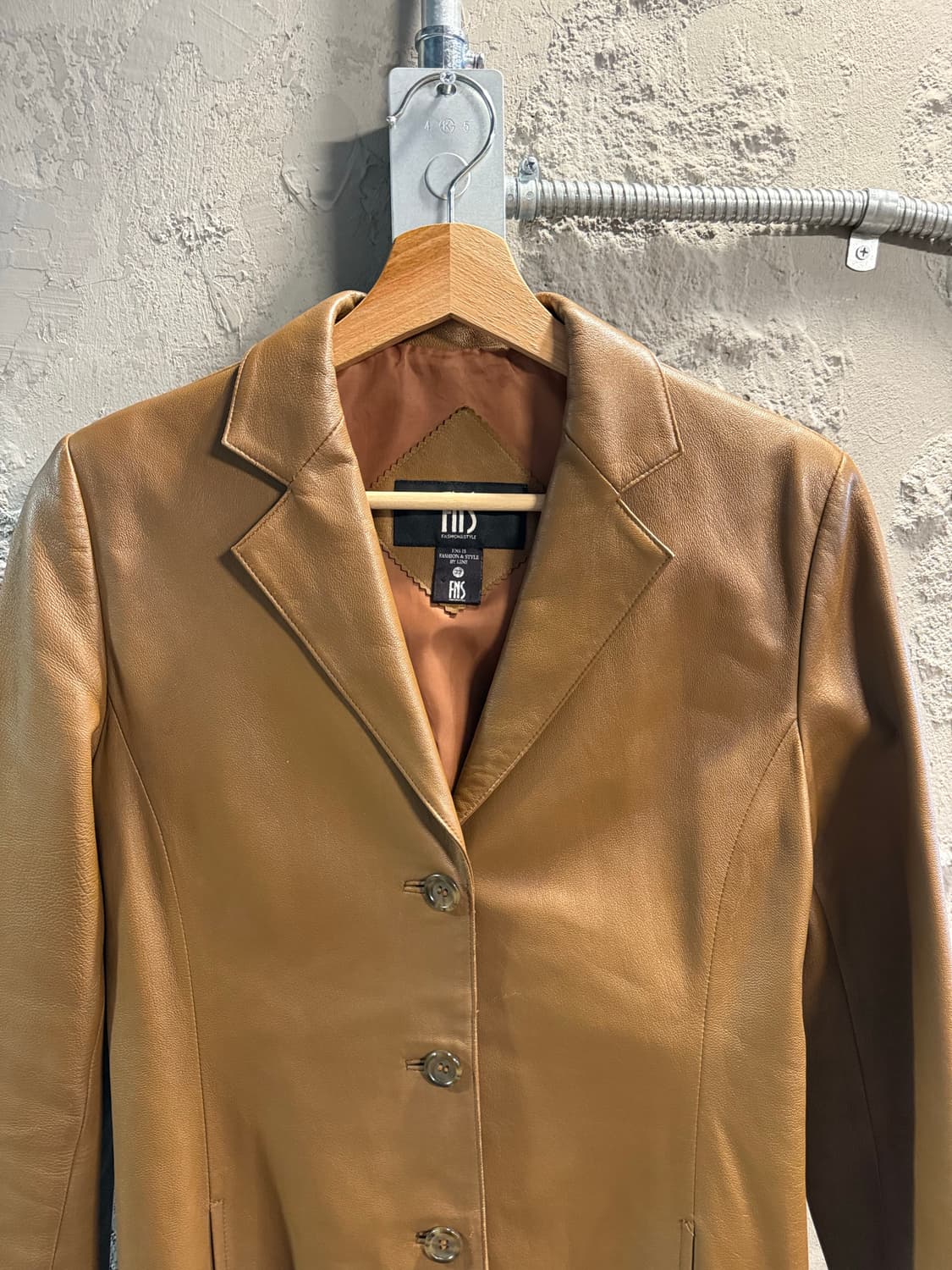 77 에프앤에스 FNS 양가죽 3버튼 하프 자켓 브라운 상품이미지4