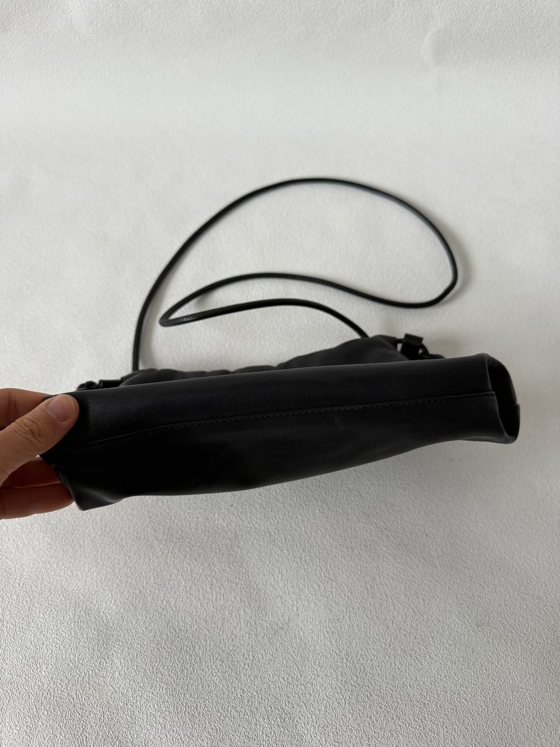 코스(COS) 레더 복조리백 상품이미지5