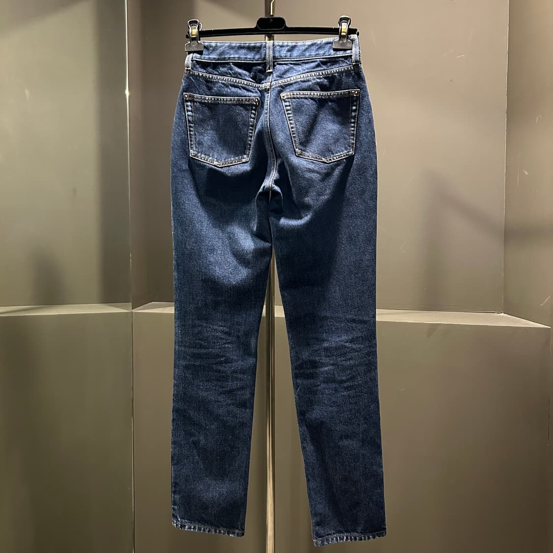 [34] 루이비통 모노그램 레더 패치 데님팬츠 상품이미지4