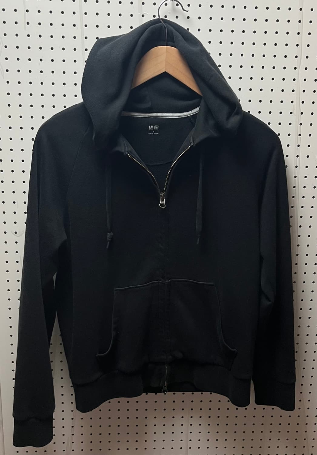 유니클로 블랙 후드집업 상품이미지1