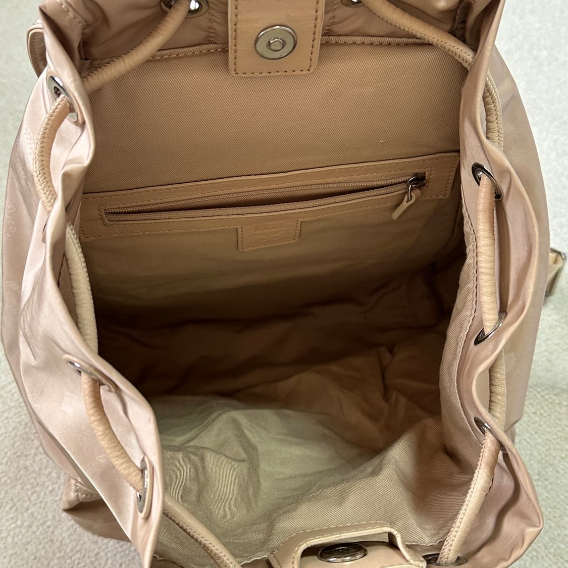 MCM 디어터 모노그램 나일론 포켓 백팩 상품이미지6