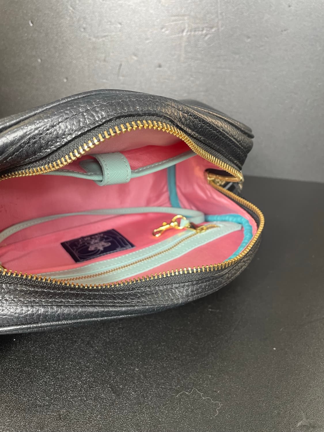 A.D.M.J THE BEE 라운드 악센트 블랙 레이디스 크로스백 상품이미지8