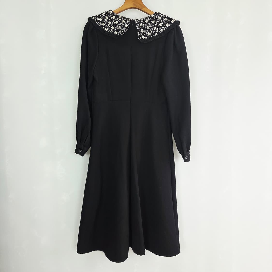 [THE OPEN PRODUCT] 더오픈프로덕트 플라워 빅카라 원피스 상품이미지2