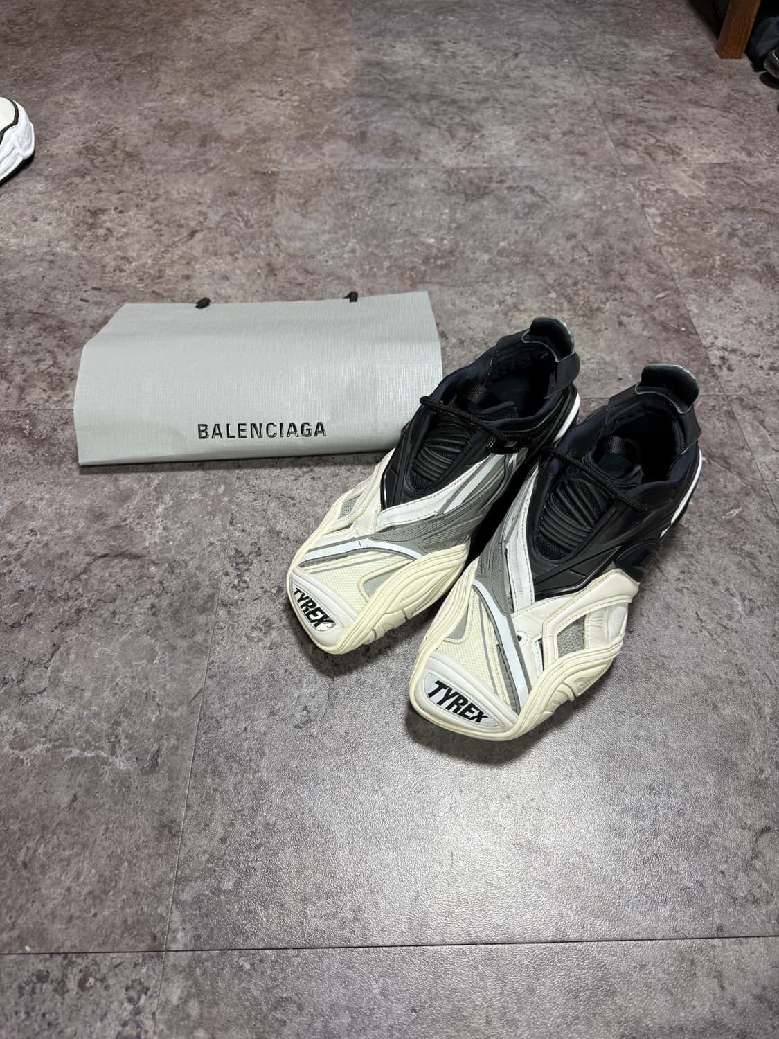 발렌시아가 타이렉스 42 상품이미지1