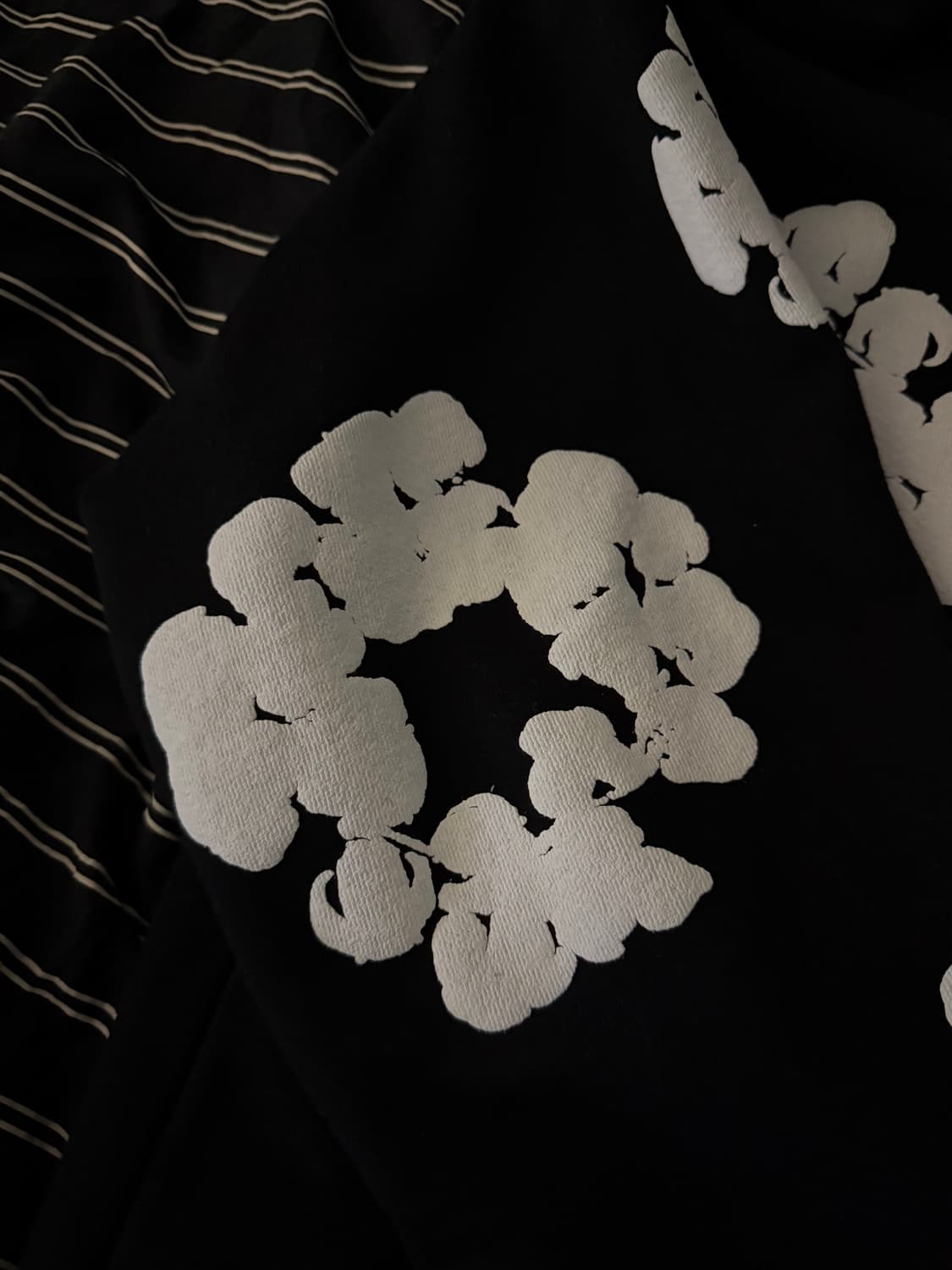 데님티어스 블랙 후드티 상품이미지2