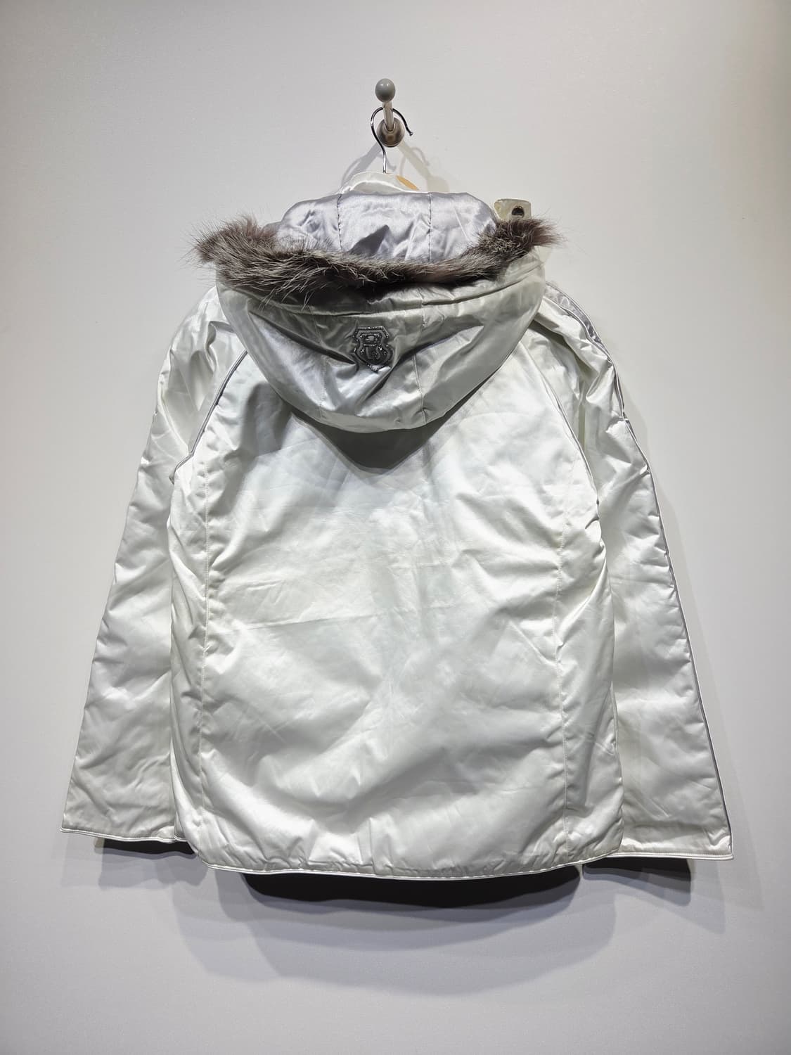 엘레쎄. 화이트 광택 후드 패딩 점퍼_95 상품이미지5