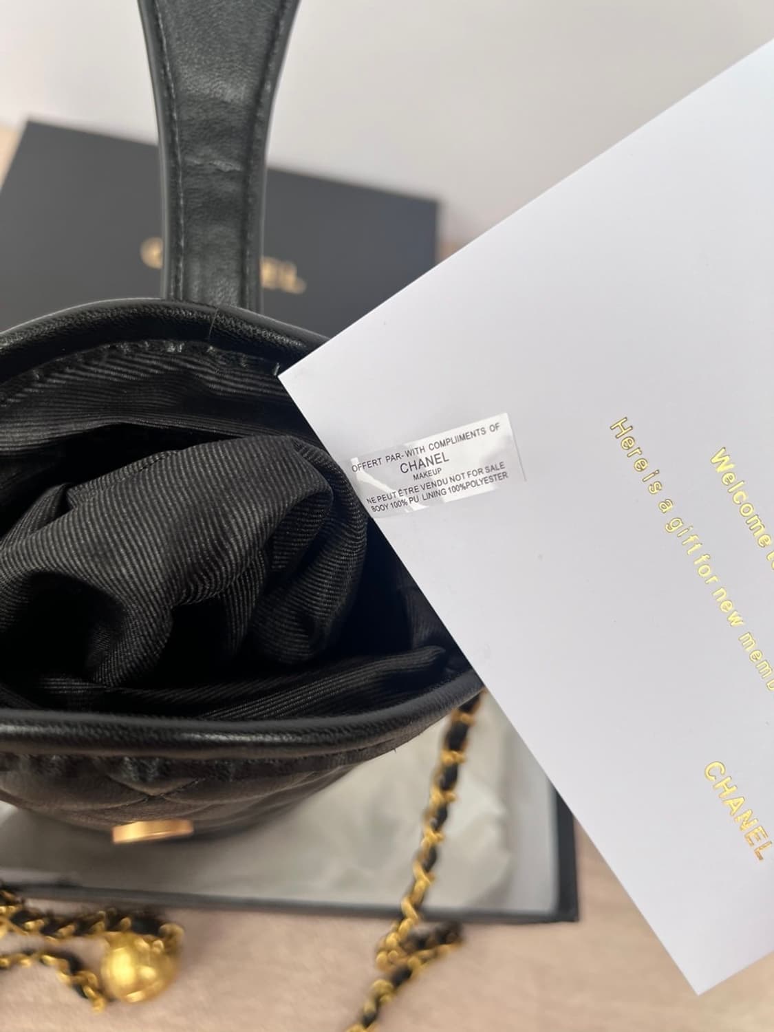  샤넬뷰티 뉴 포테이토 미니백 골든볼 블랙 체인 크로스백 상품이미지9