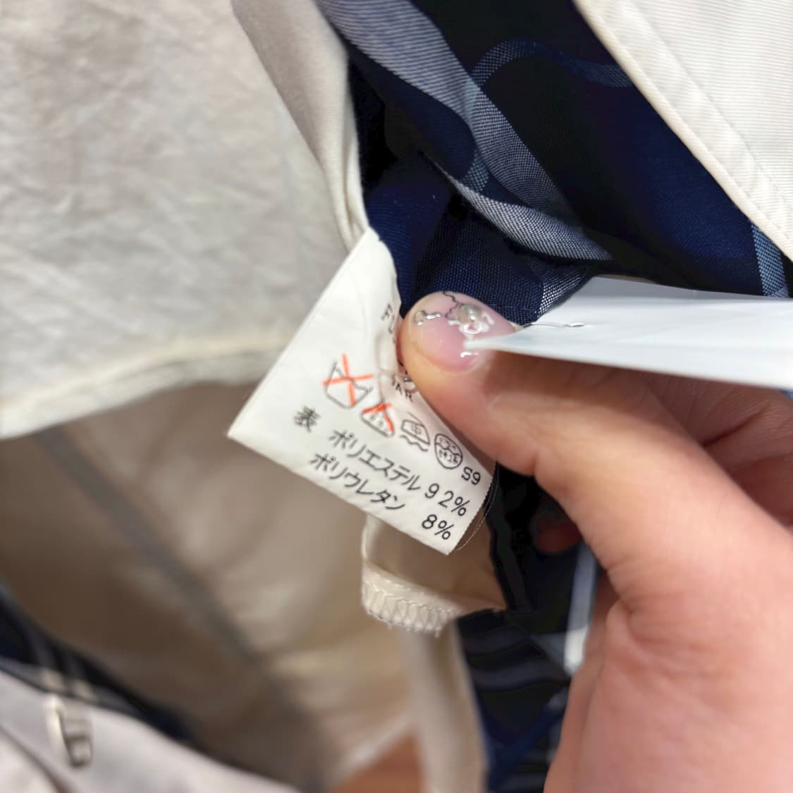 버버리 맥 코트 메탈 버클 더블 플랩 포켓 디테일 라이트 베이지 상품이미지8