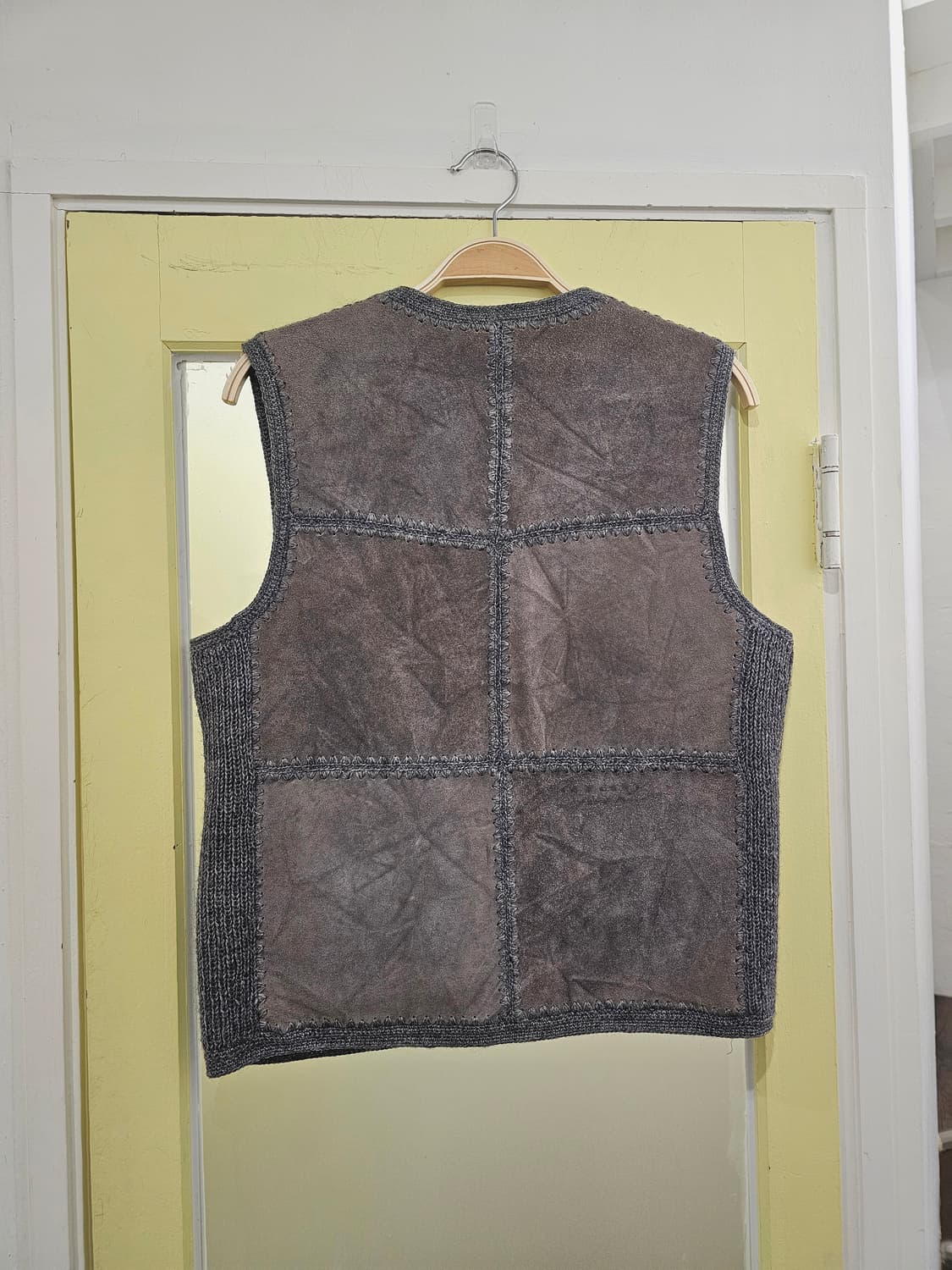 그레이 니트 스웨이드 레더조끼 상품이미지3