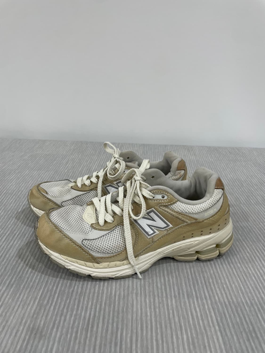 534) 뉴발란스 2002R 베이지 운동화 255mm 상품이미지2