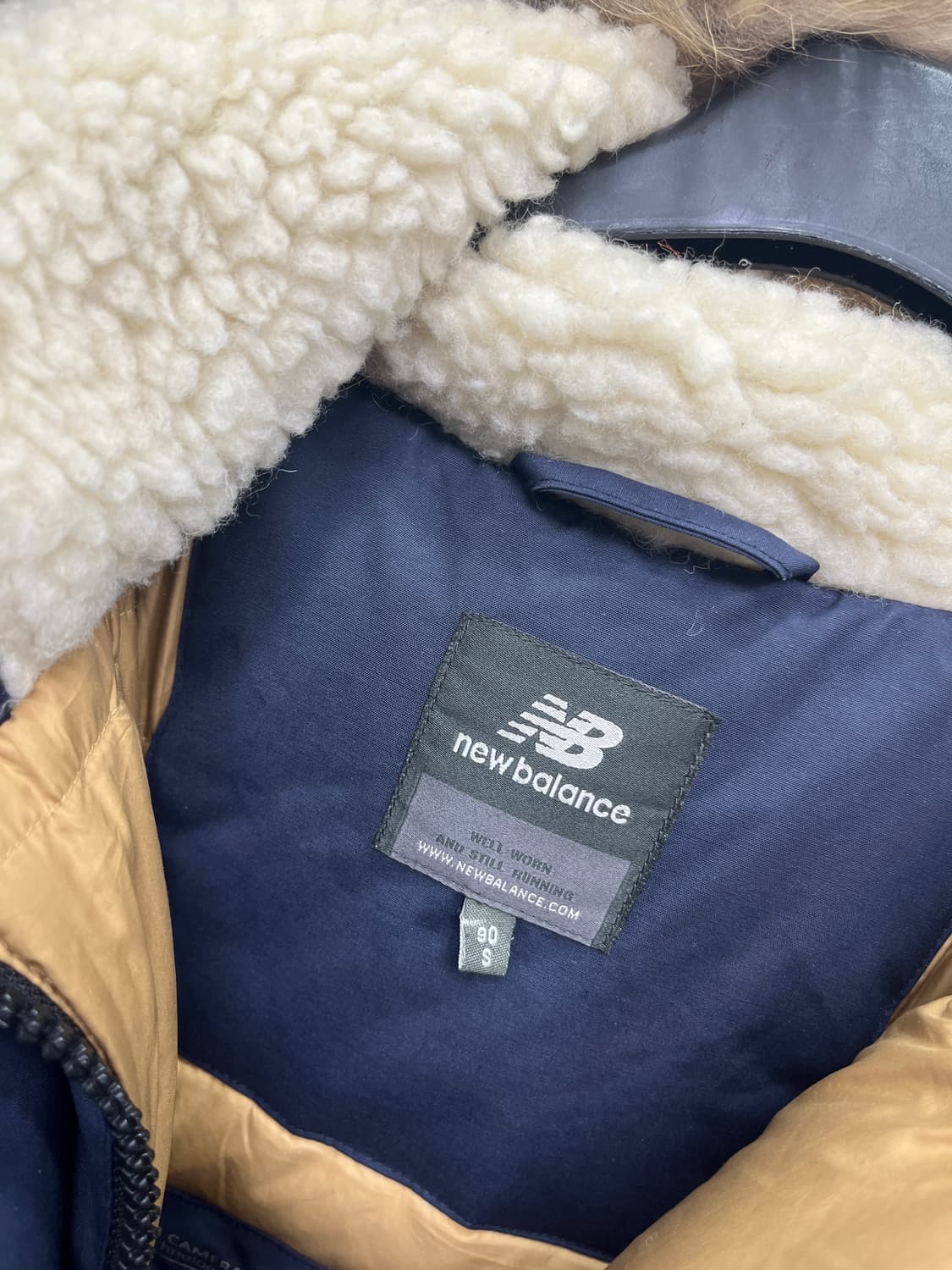 (공용)뉴발란스 네이비 후드 퍼 패딩 상품이미지3