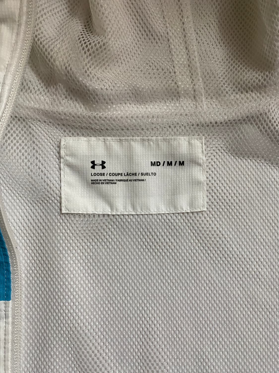 언더아머 화이트 바람막이 M (100) 상품이미지3