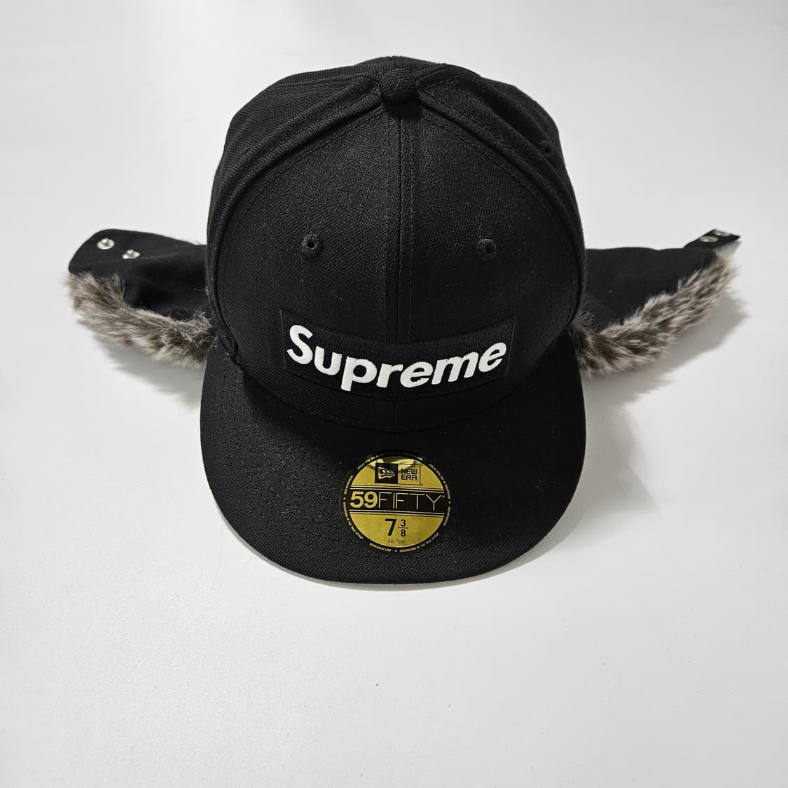 슈프림 뉴에라 이어캡 상품이미지1
