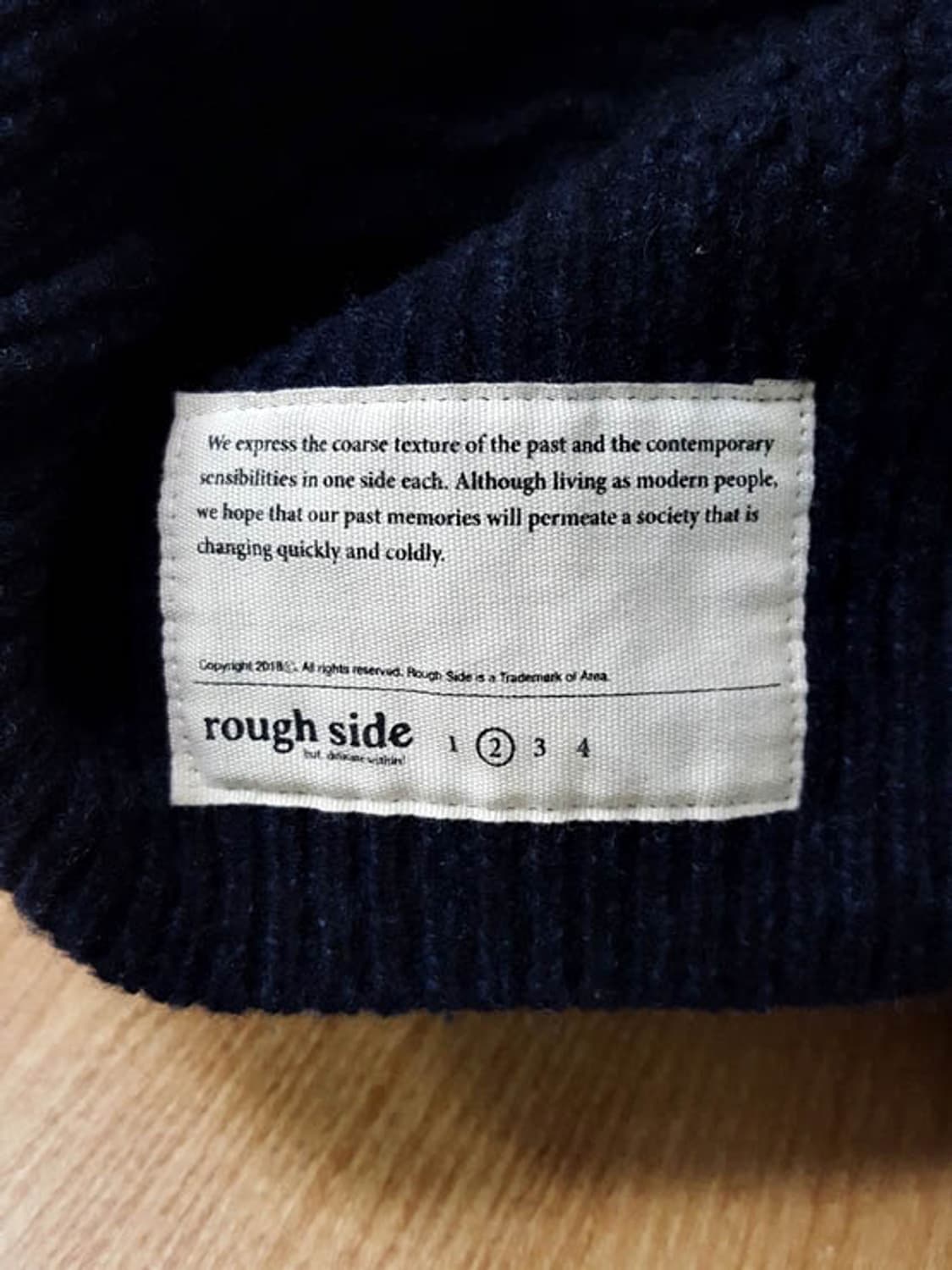 러프사이드 크루넥 니트 가디건 네이비 2
​ 상품이미지6