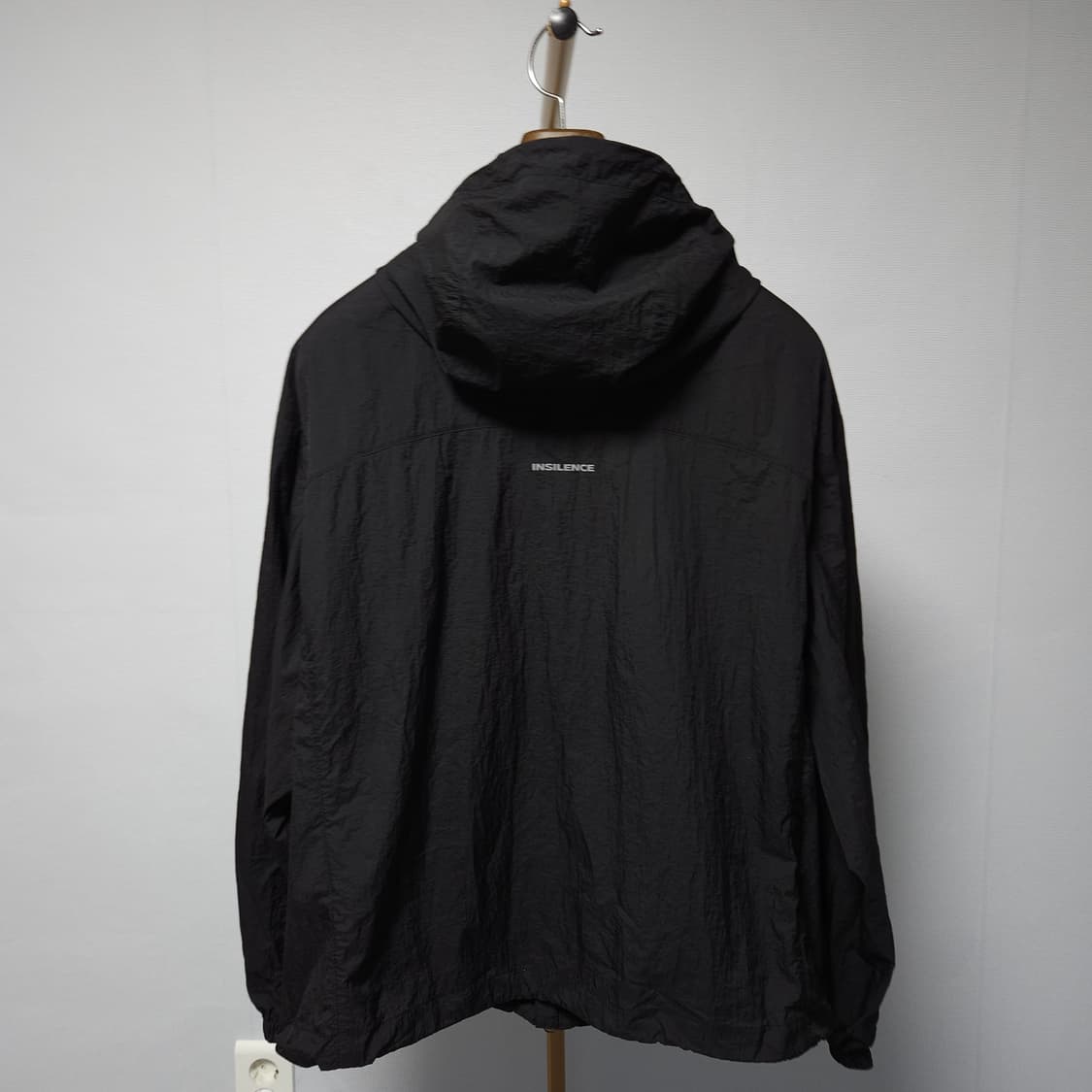 미즈노 인사일런스 라이트웨이트 블랙 후드 바람막이 상품이미지4