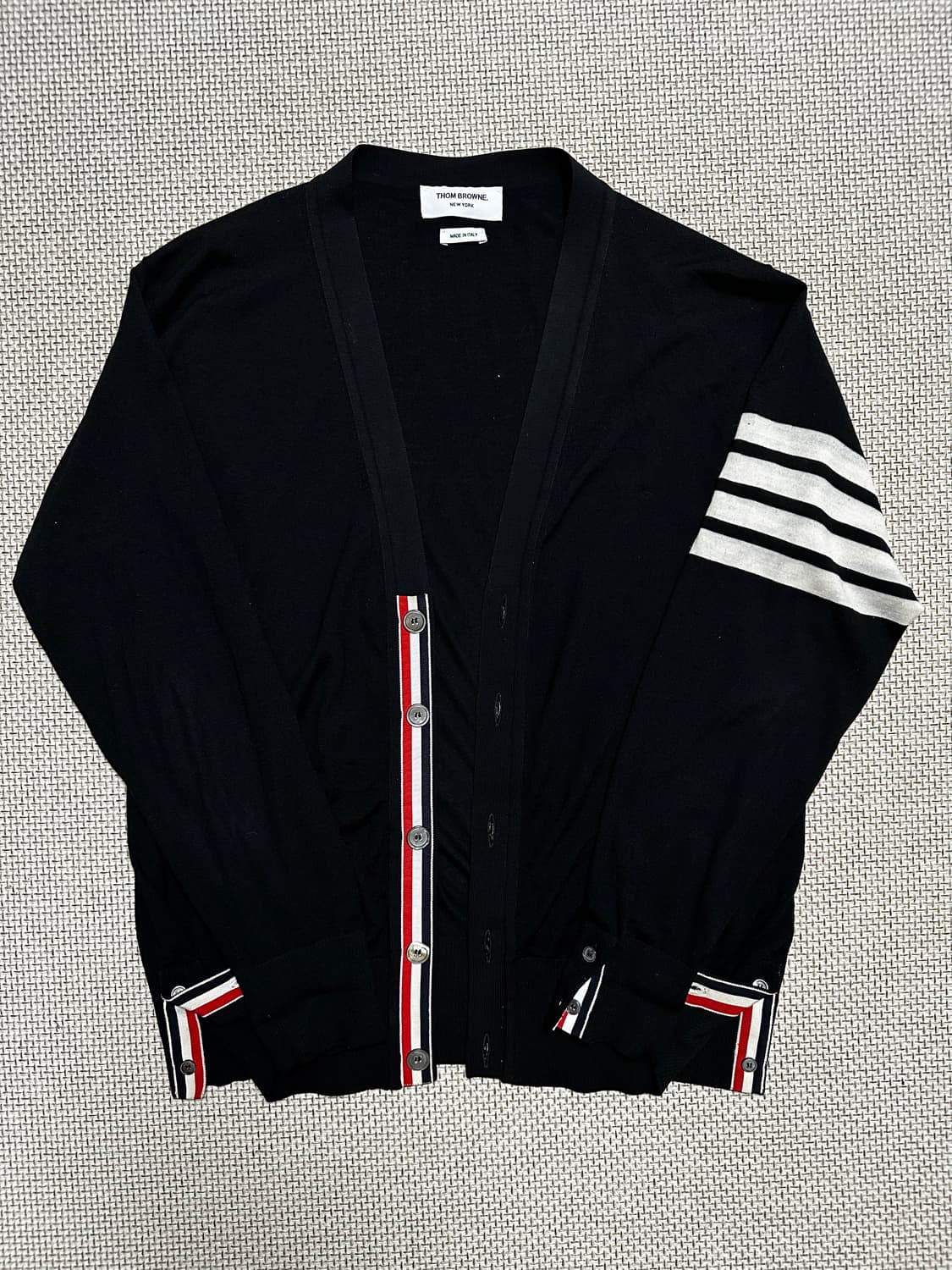 [4/당일배송] 25ss 톰브라운 사선완장 블랙 울 가디건 상품이미지1