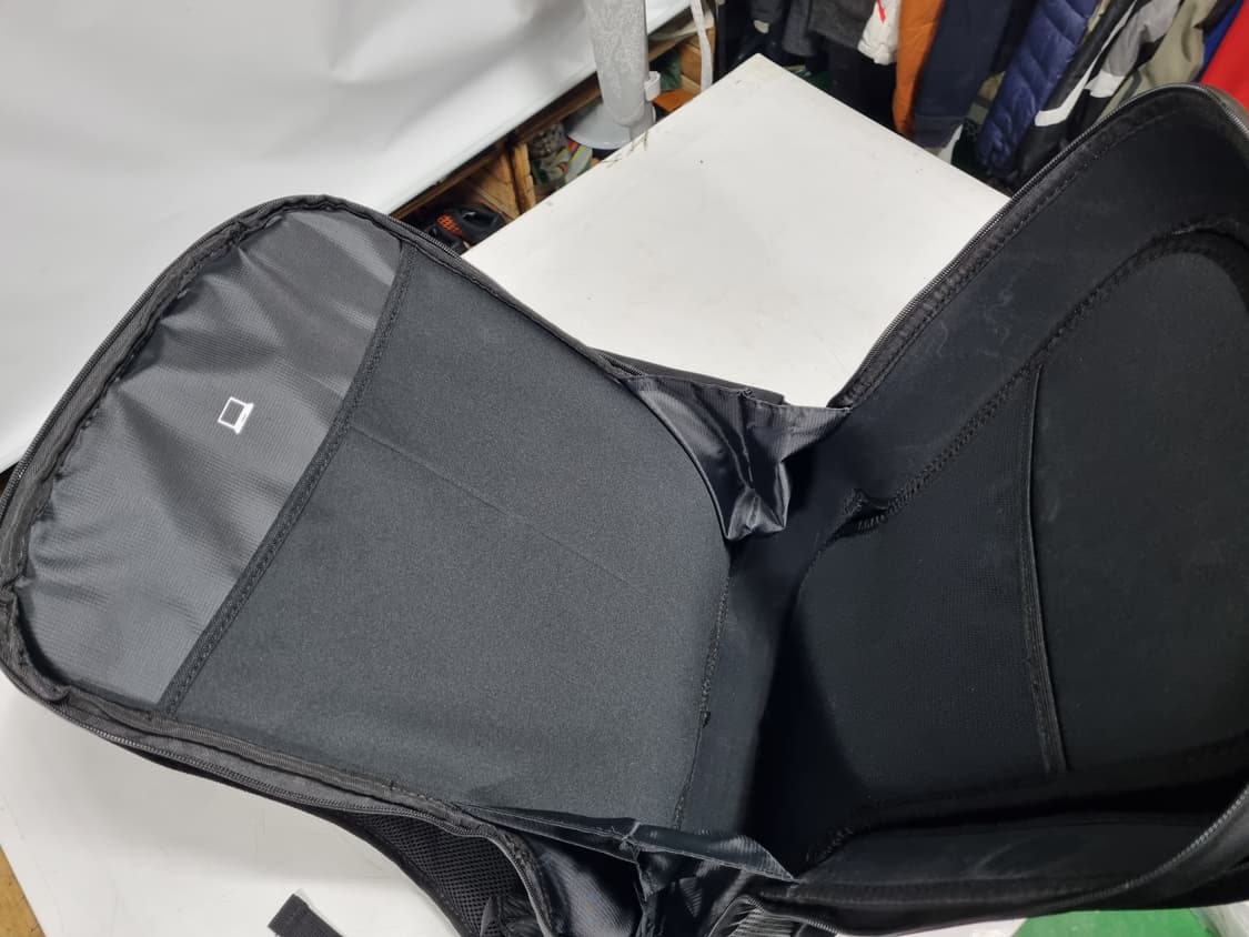 MGE 카본 패턴 하드쉘 백팩 블랙 새제품 상품이미지3