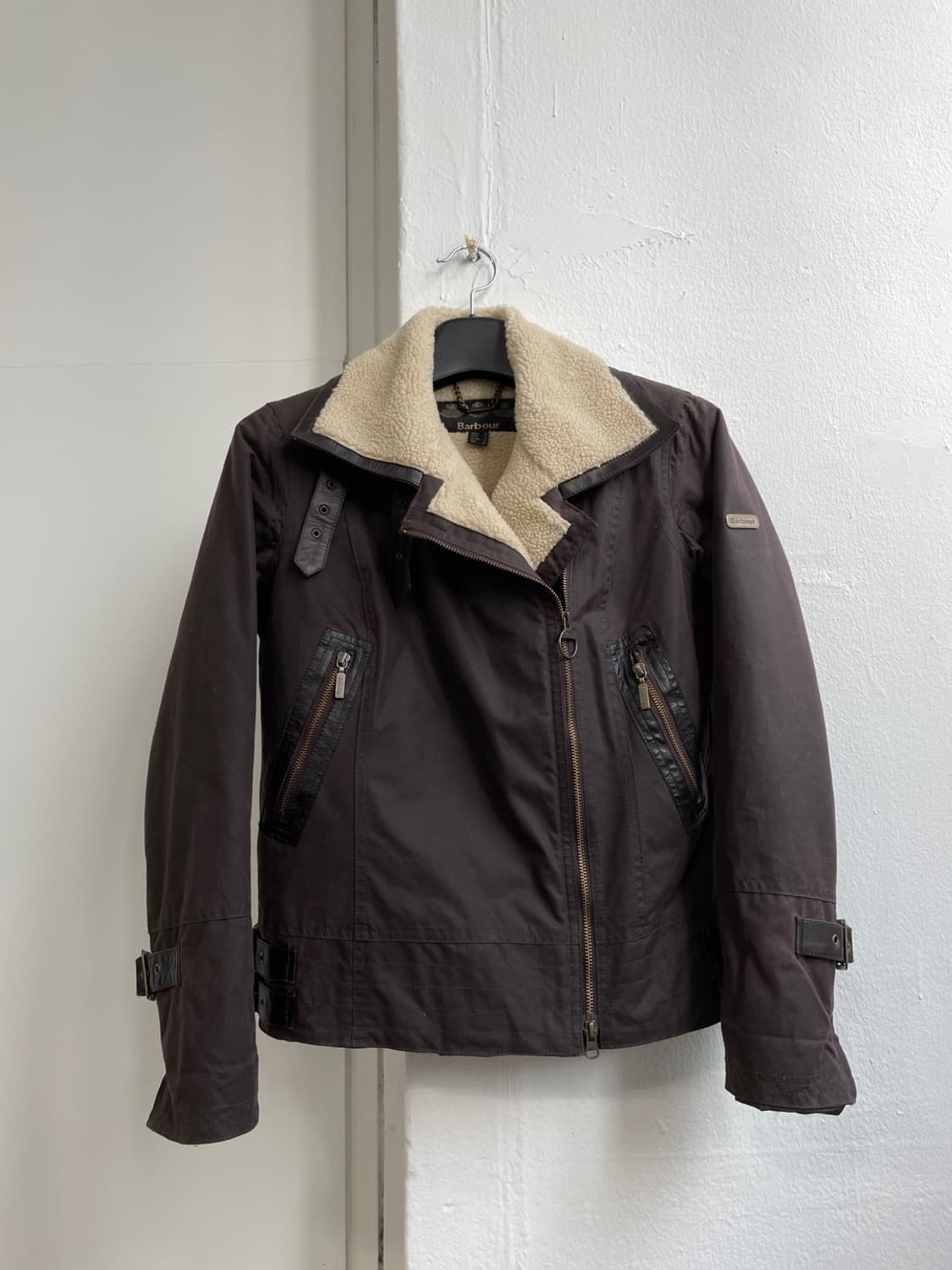 바버 Ordanance 무스탕 왁스 자켓 상품이미지2