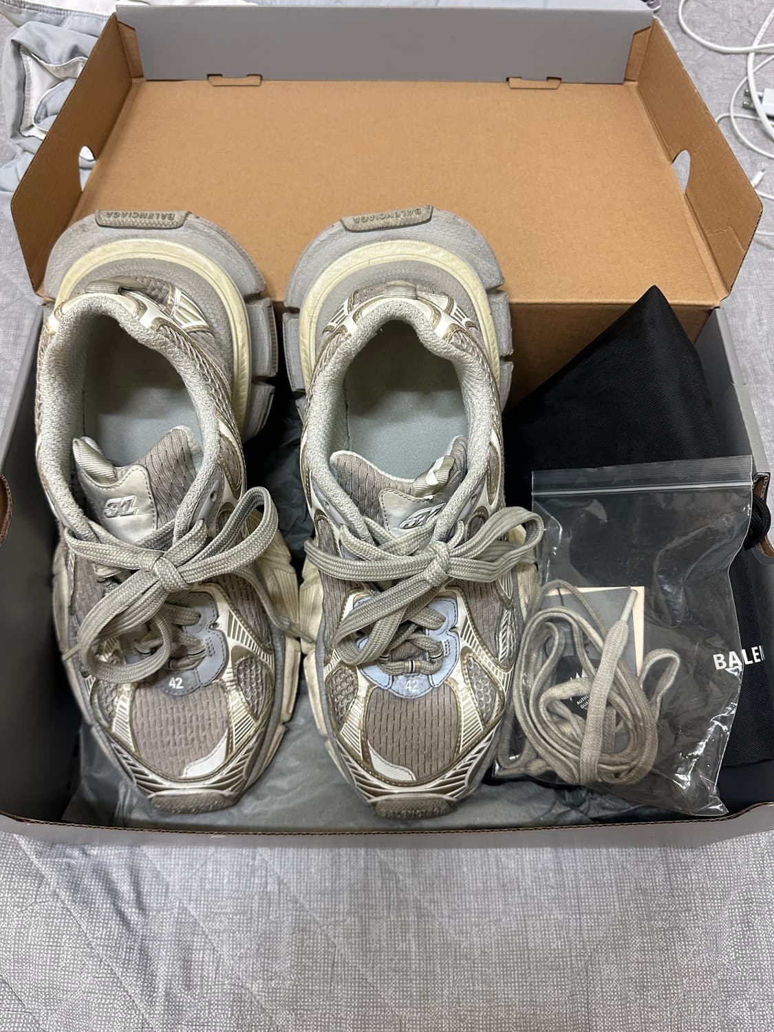 발렌시아가 3XL 에그쉘 (42) 상품이미지1