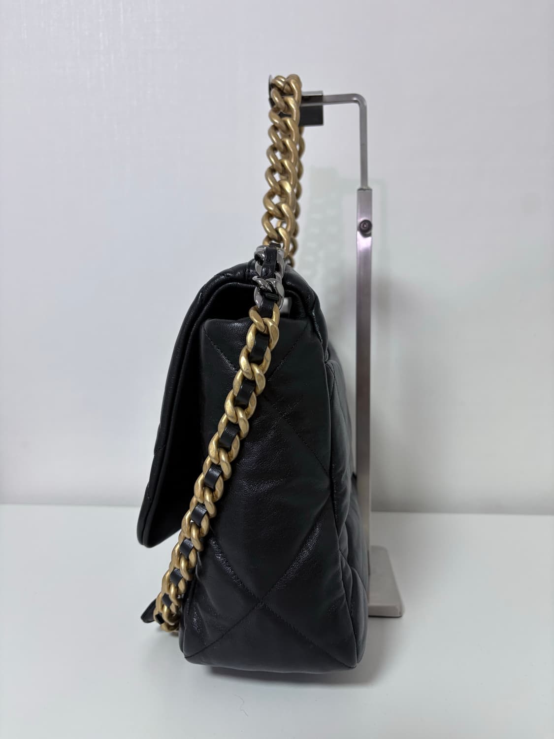 샤넬 19백 라지 블랙 상품이미지3