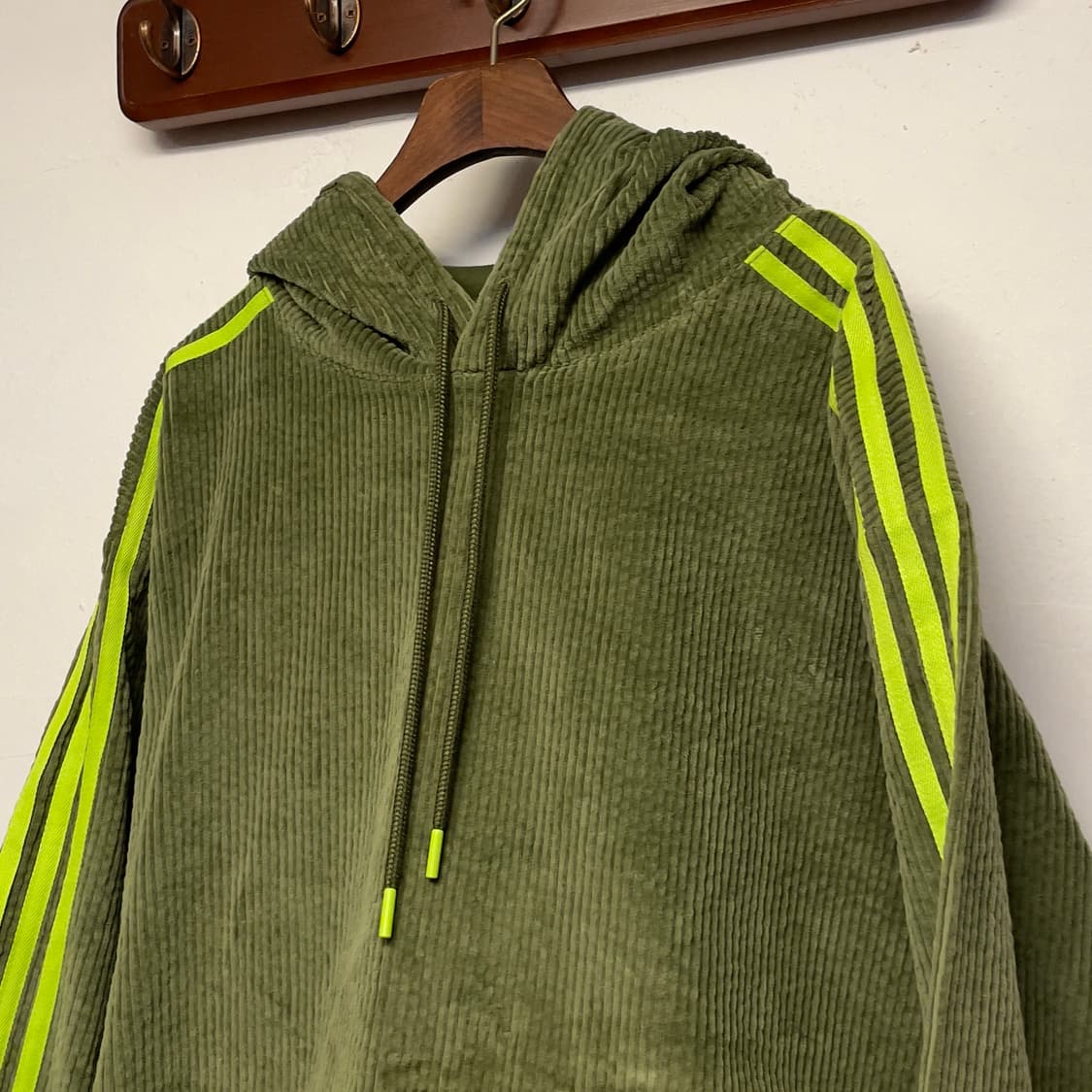 아디다스 (우먼) 아이비 파크 코듀로이 후디  상품이미지2