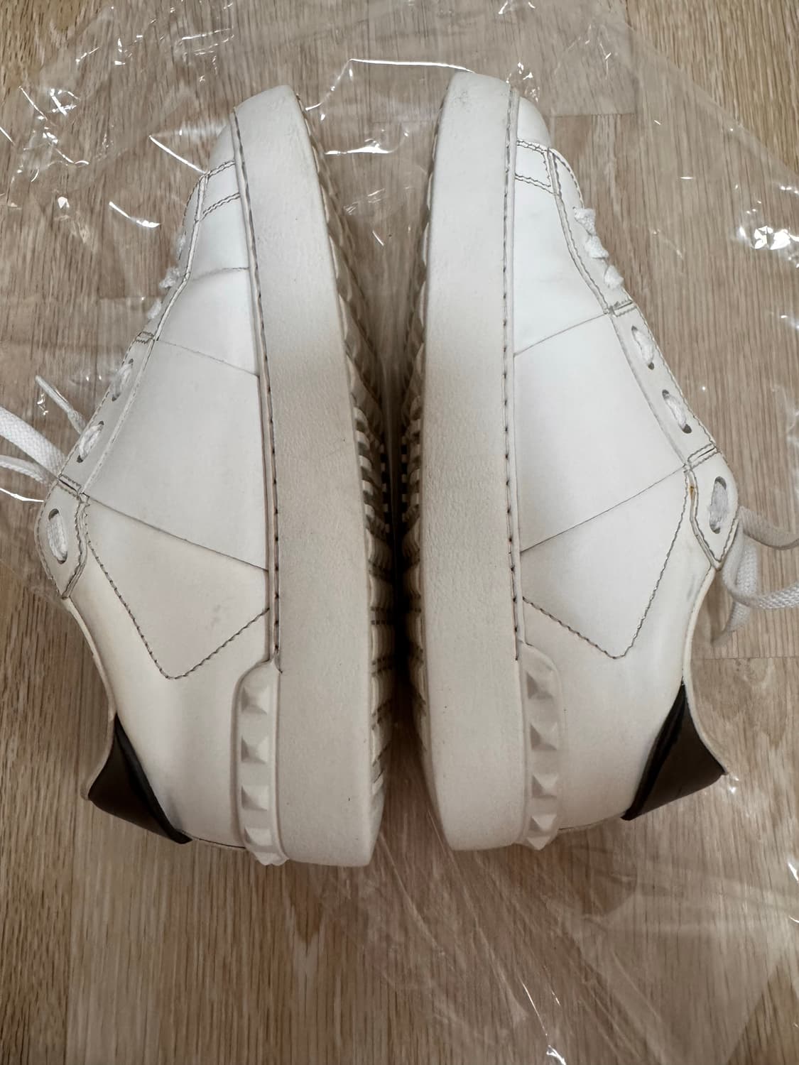 발렌티노 락스터드 스니커즈(235) 상품이미지5